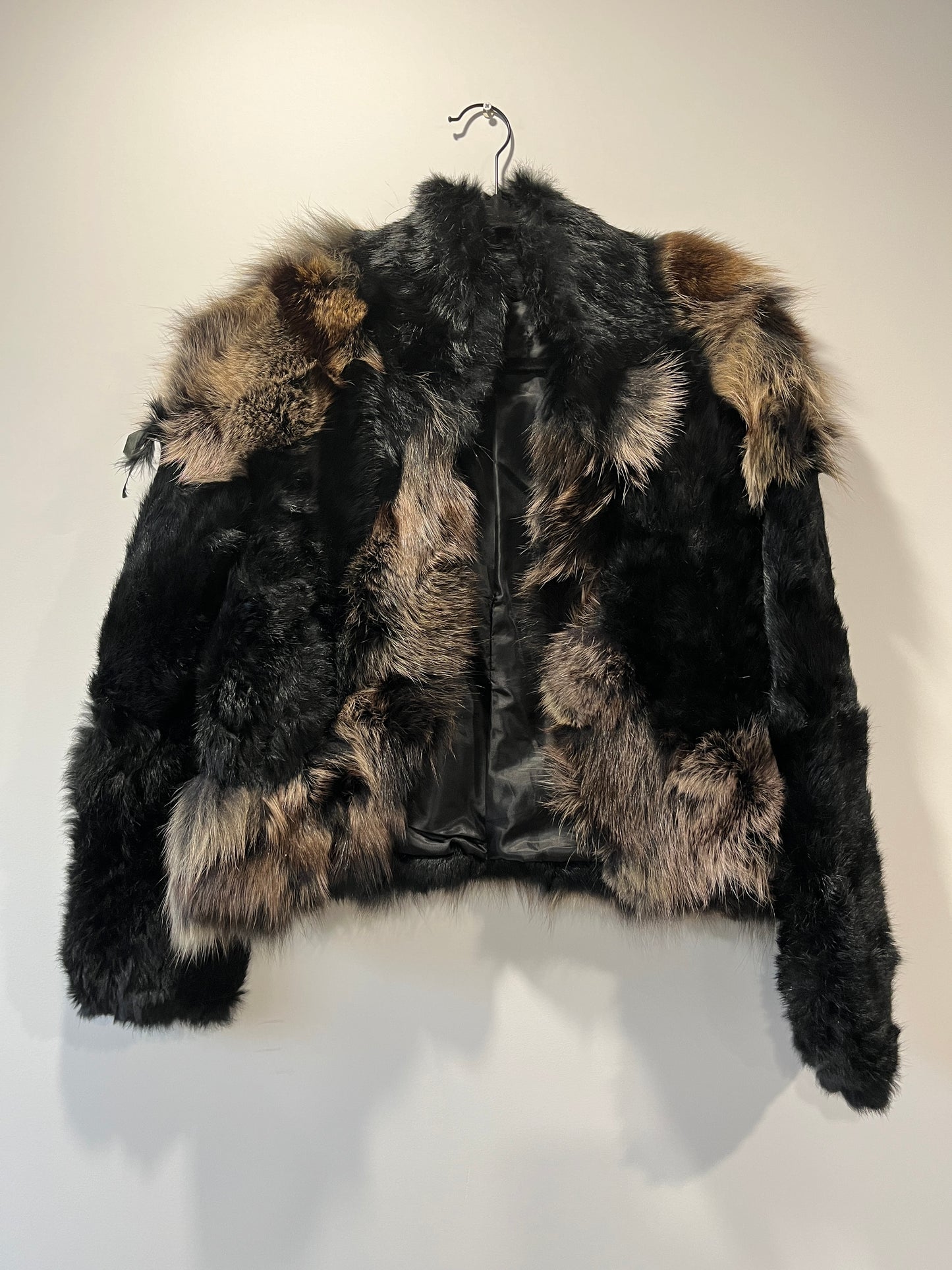 Manteau court en fourrure noir et marron