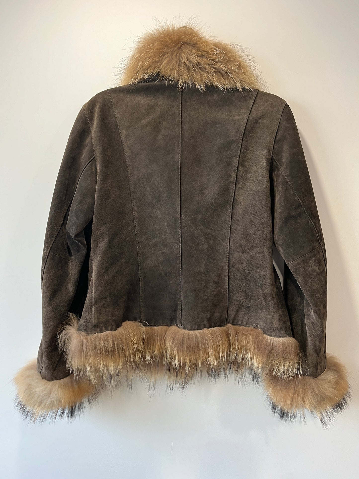 Veste en cuir avec bordures en fourrure