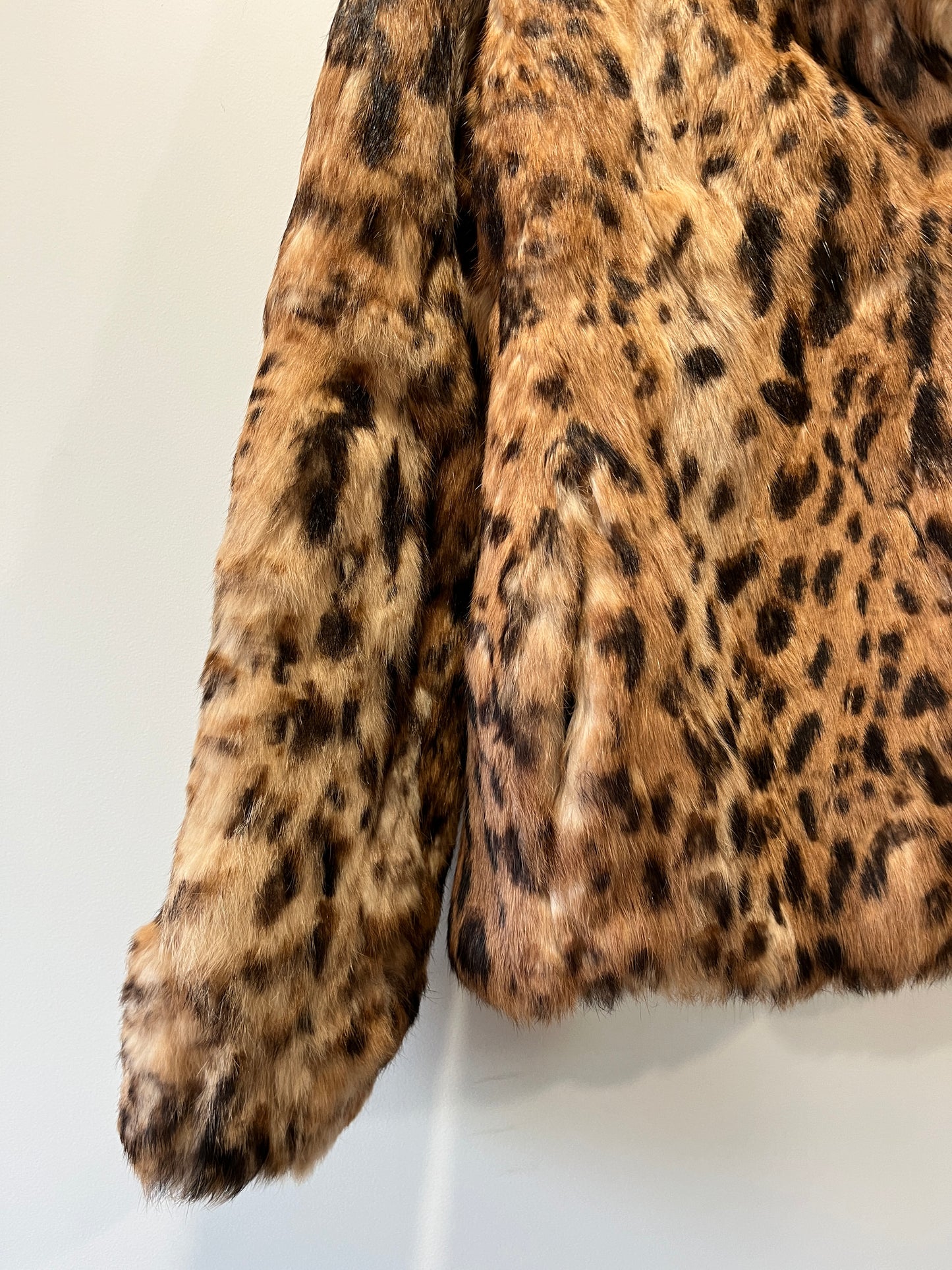 Veste en fourrure imprimée léopard