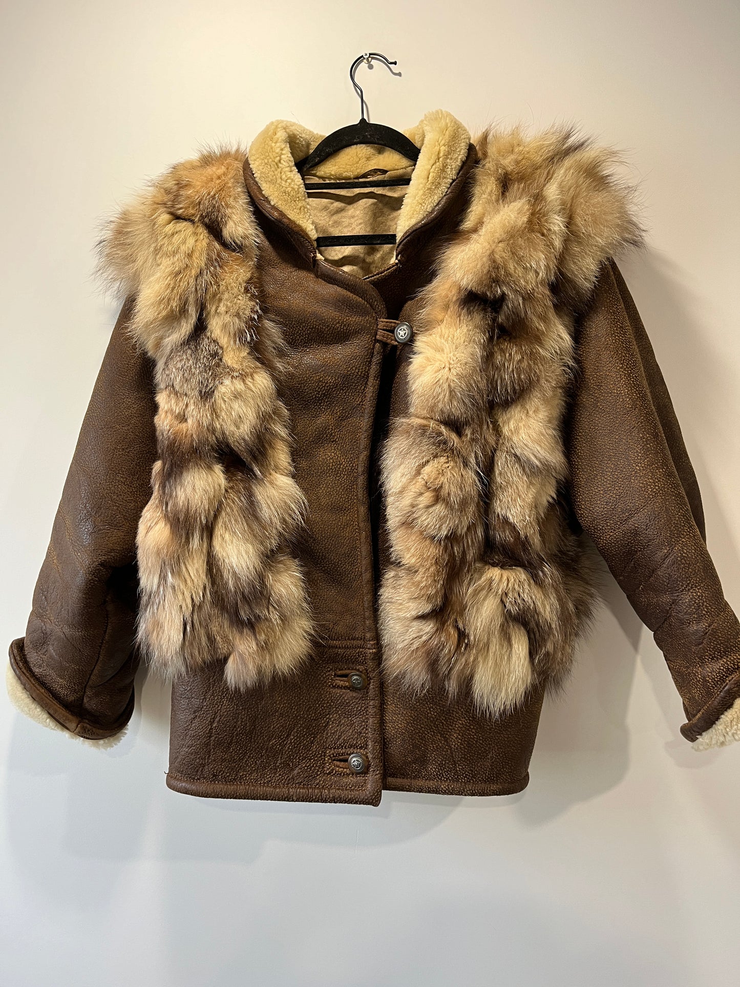 Veste en fourrure et cuir marron