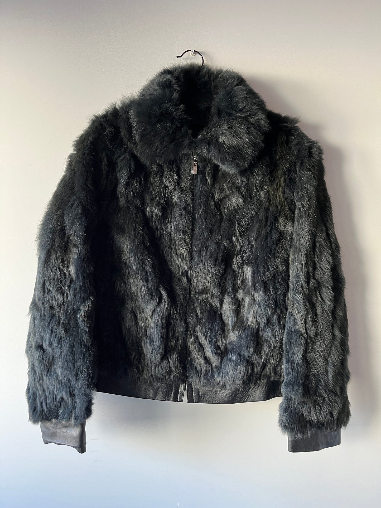 Veste courte en fourrure bleue nuit