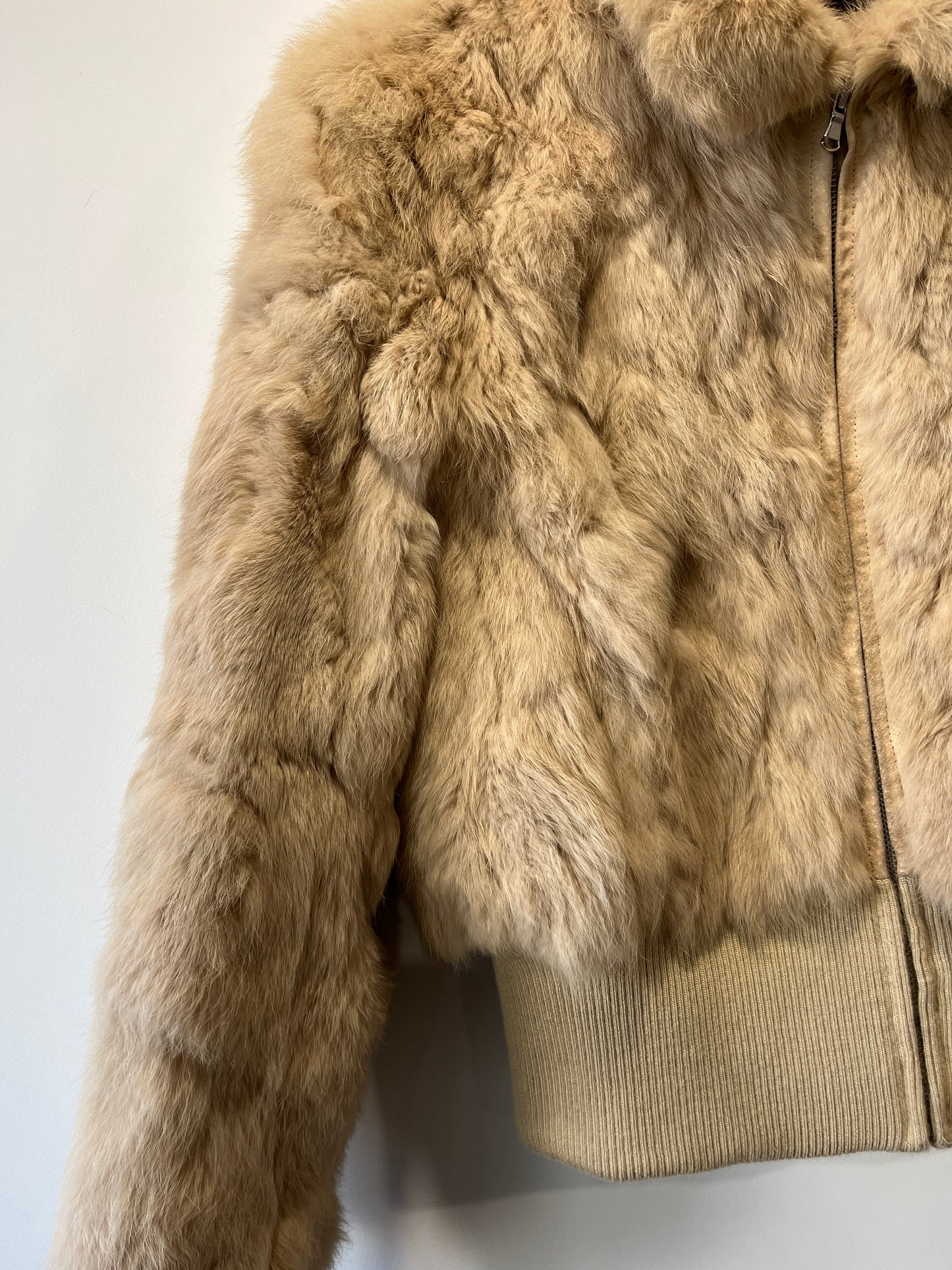 Veste courte en fourrure beige
