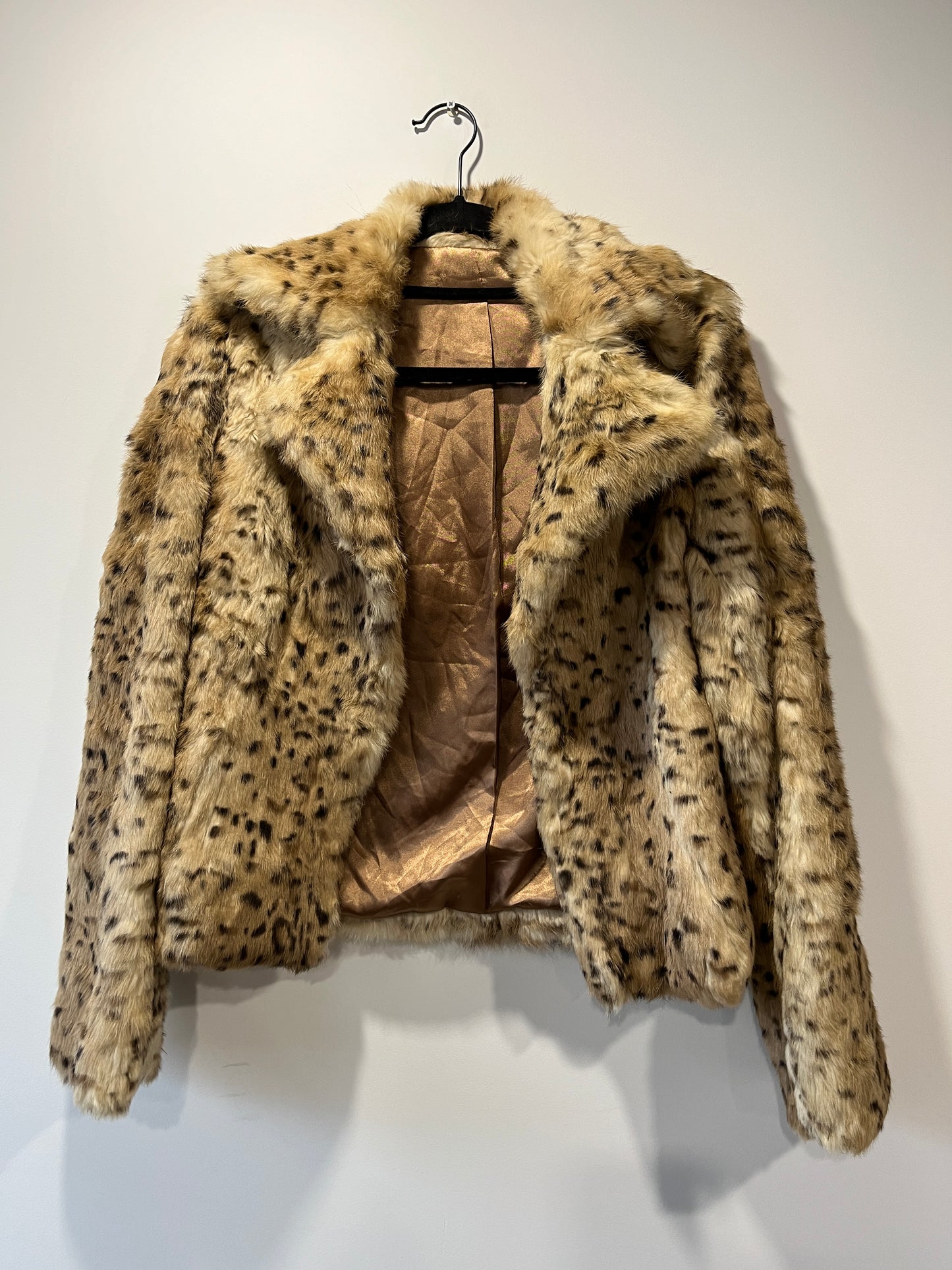 Veste en fourrure imprimée léopard