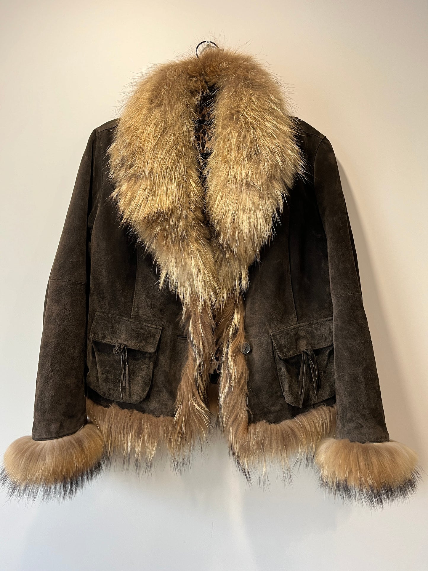 Veste en cuir avec bordures en fourrure