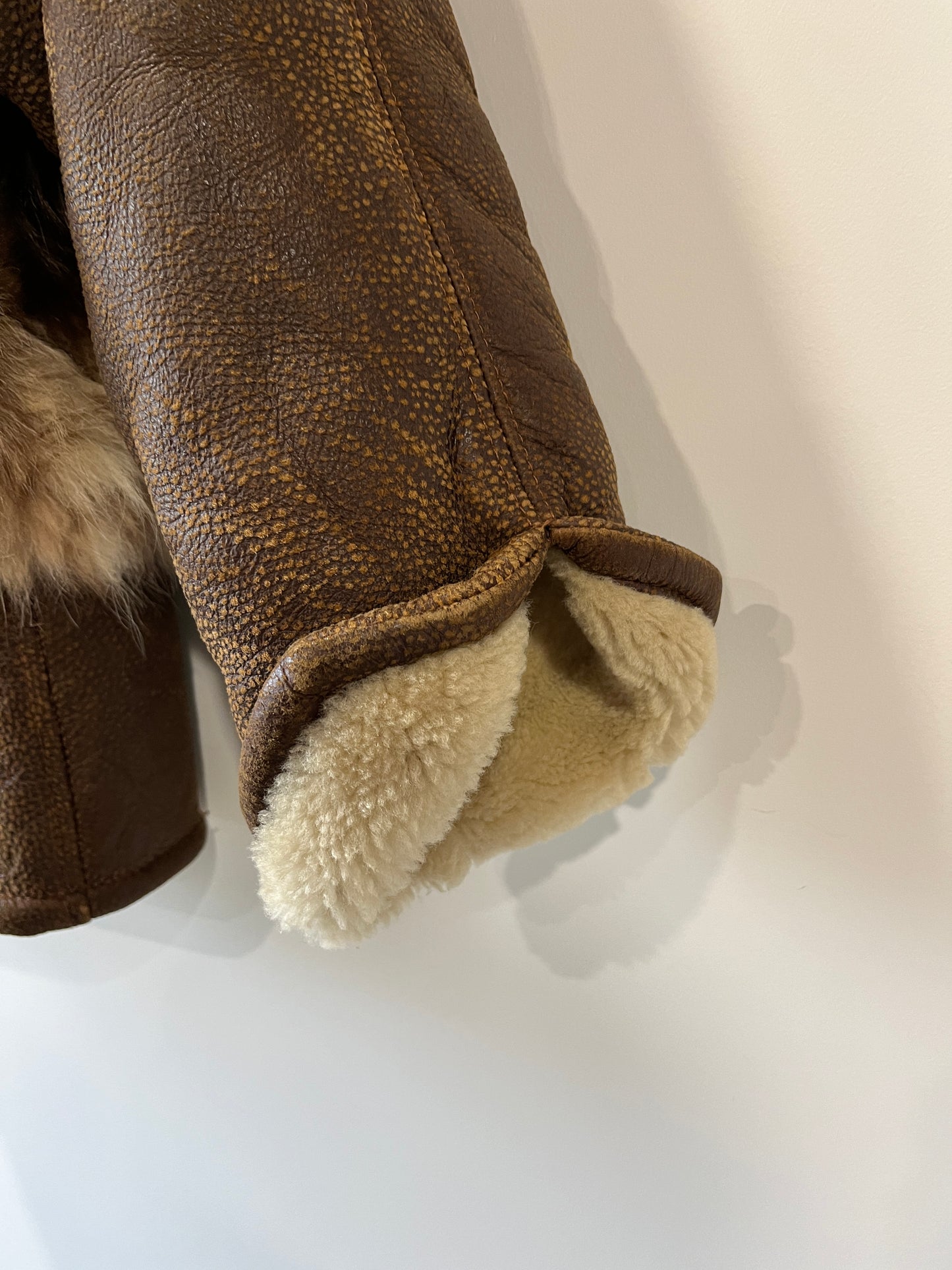 Veste en fourrure et cuir marron