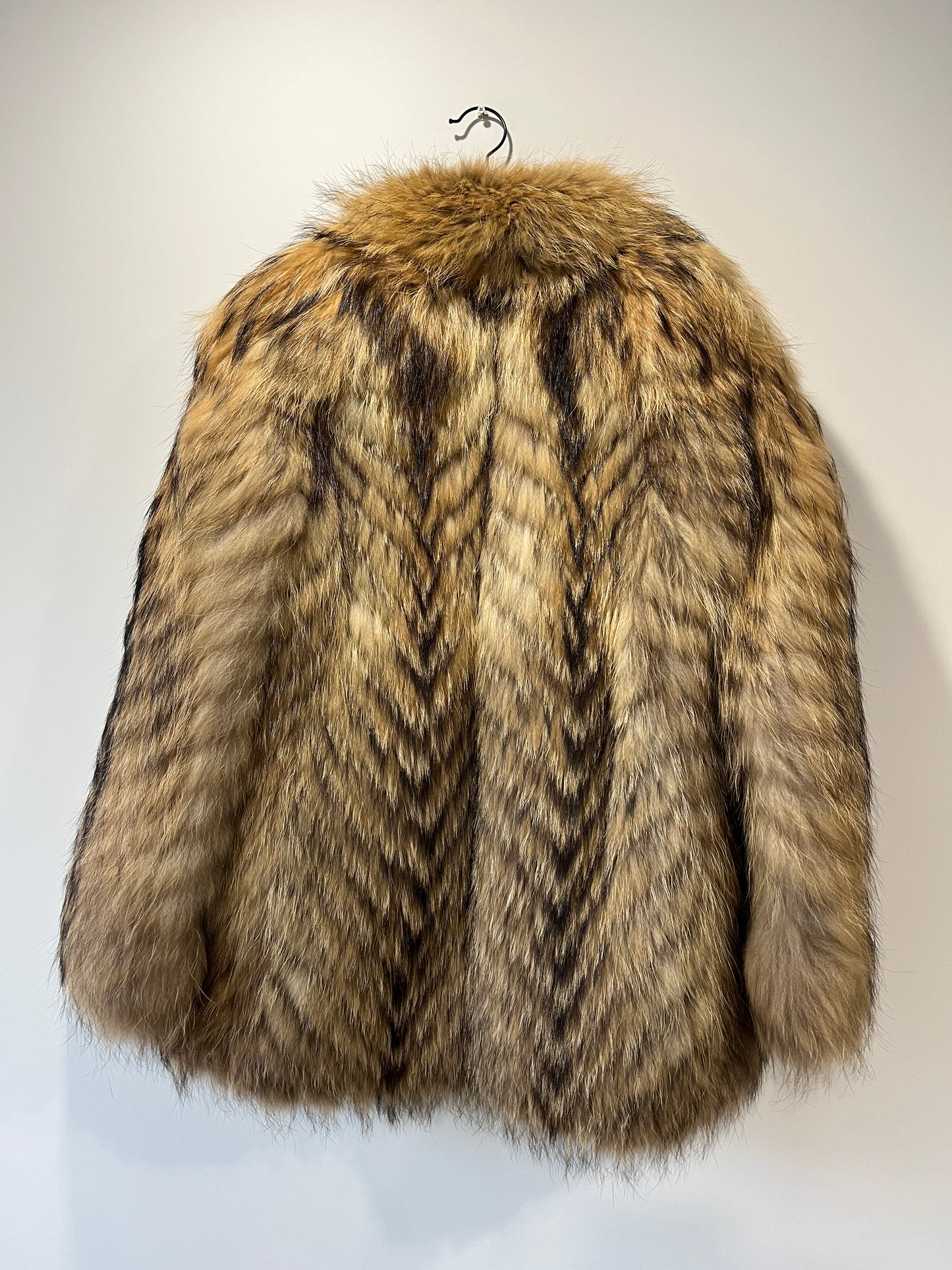 Manteau en fourrure fauve volumineuse