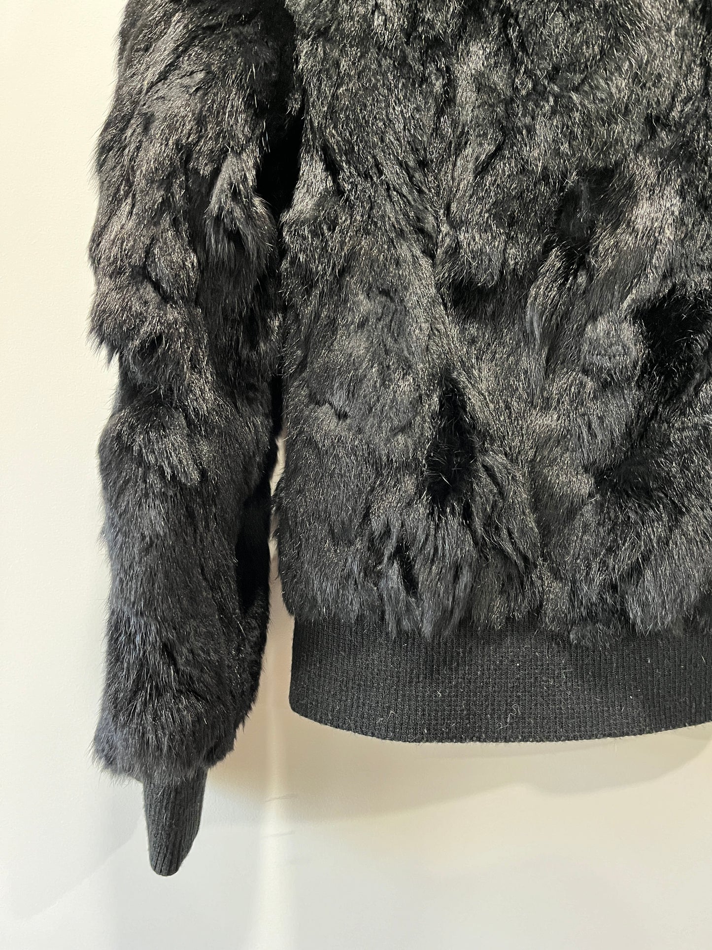 Veste courte en fourrure noire