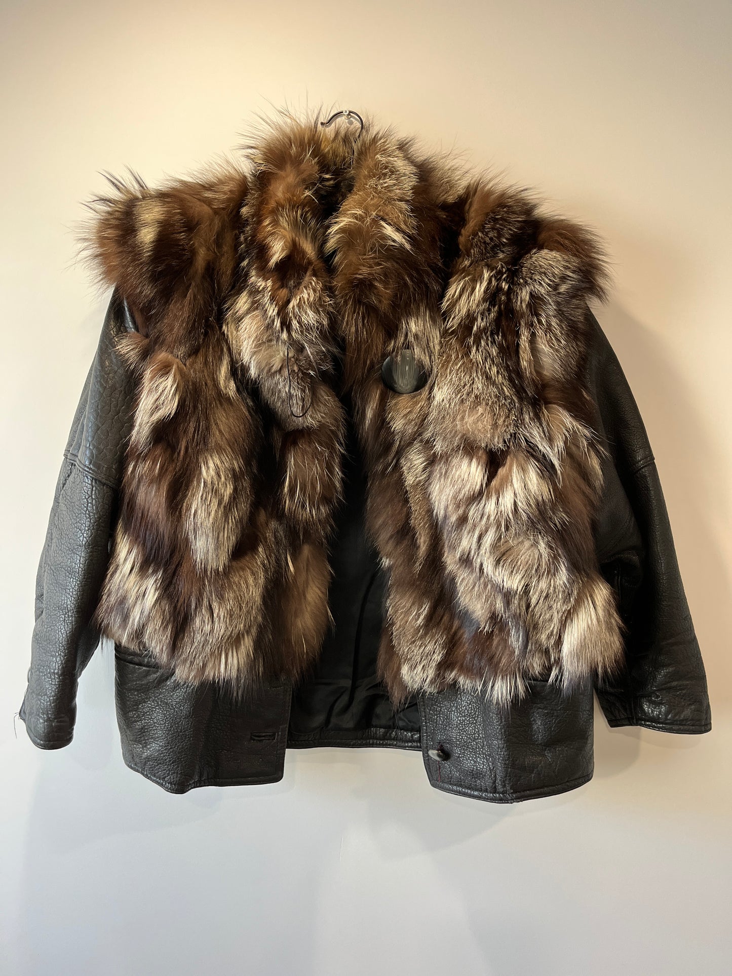 Veste en fourrure et cuir noir