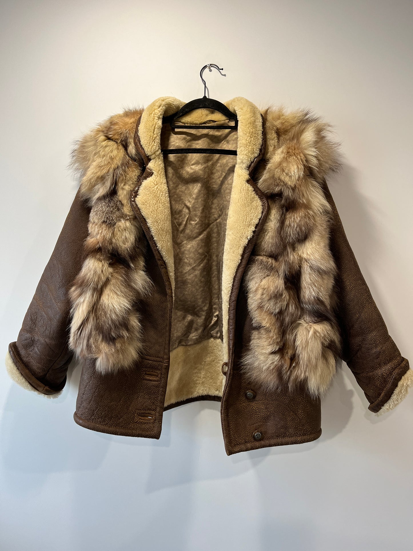 Veste en fourrure et cuir marron