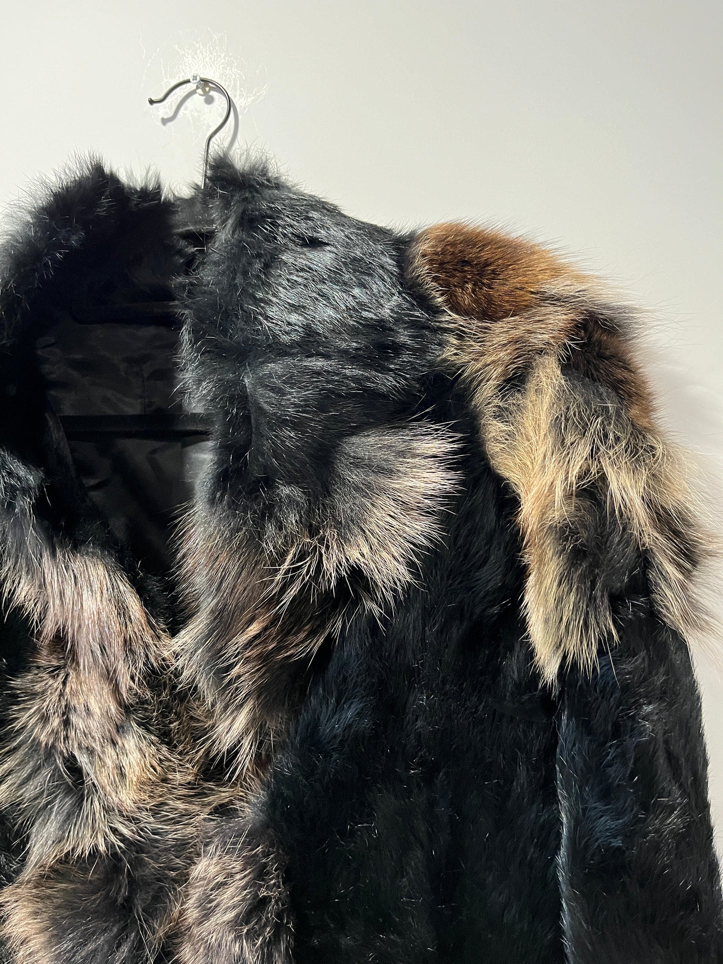 Manteau court en fourrure noir et marron