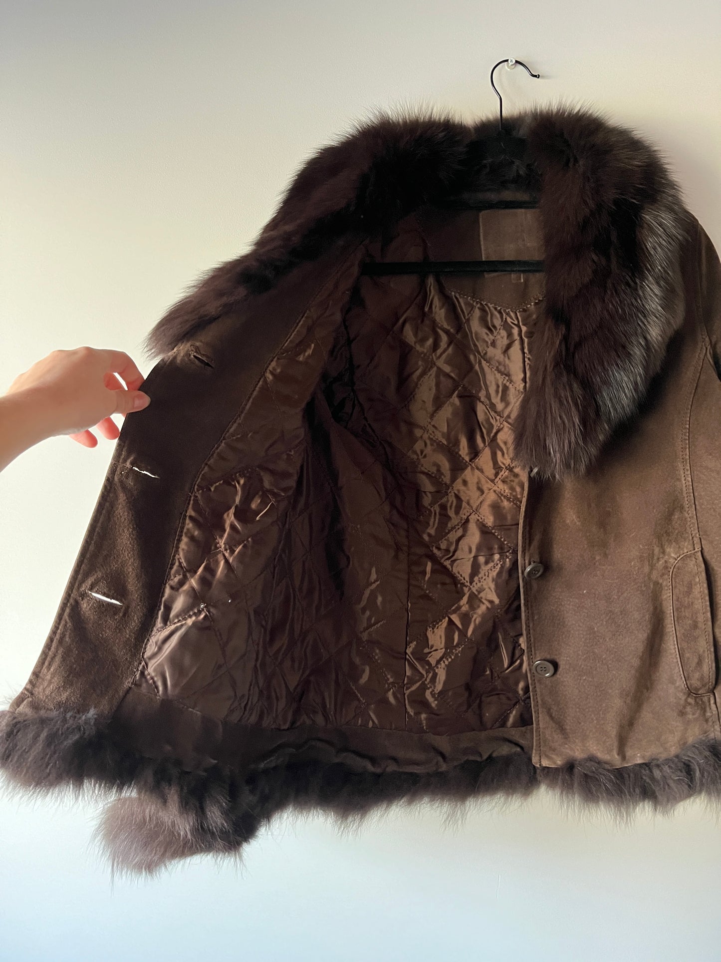 Veste en cuir avec bordures en fourrure marron