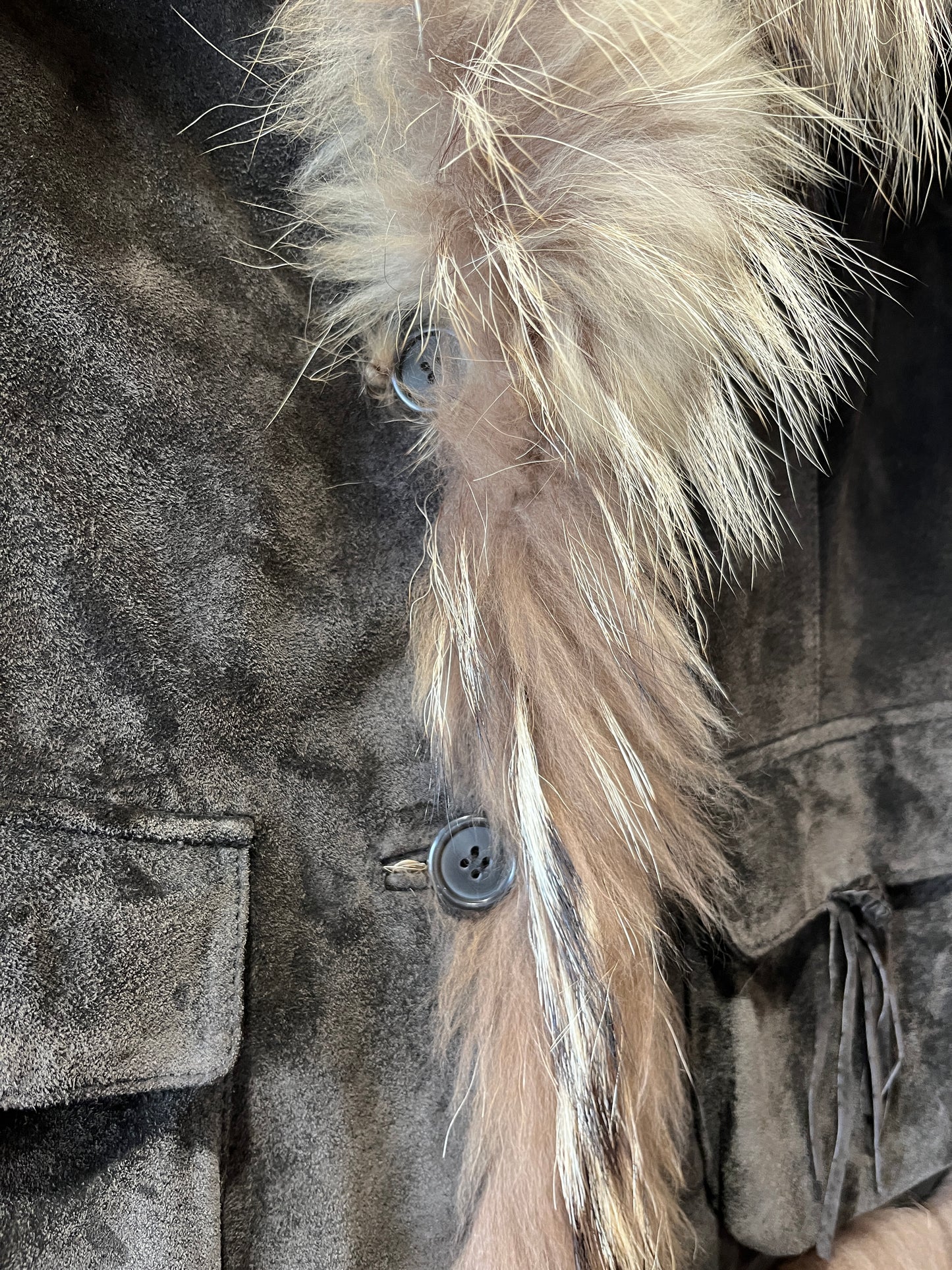 Veste en cuir avec bordures en fourrure