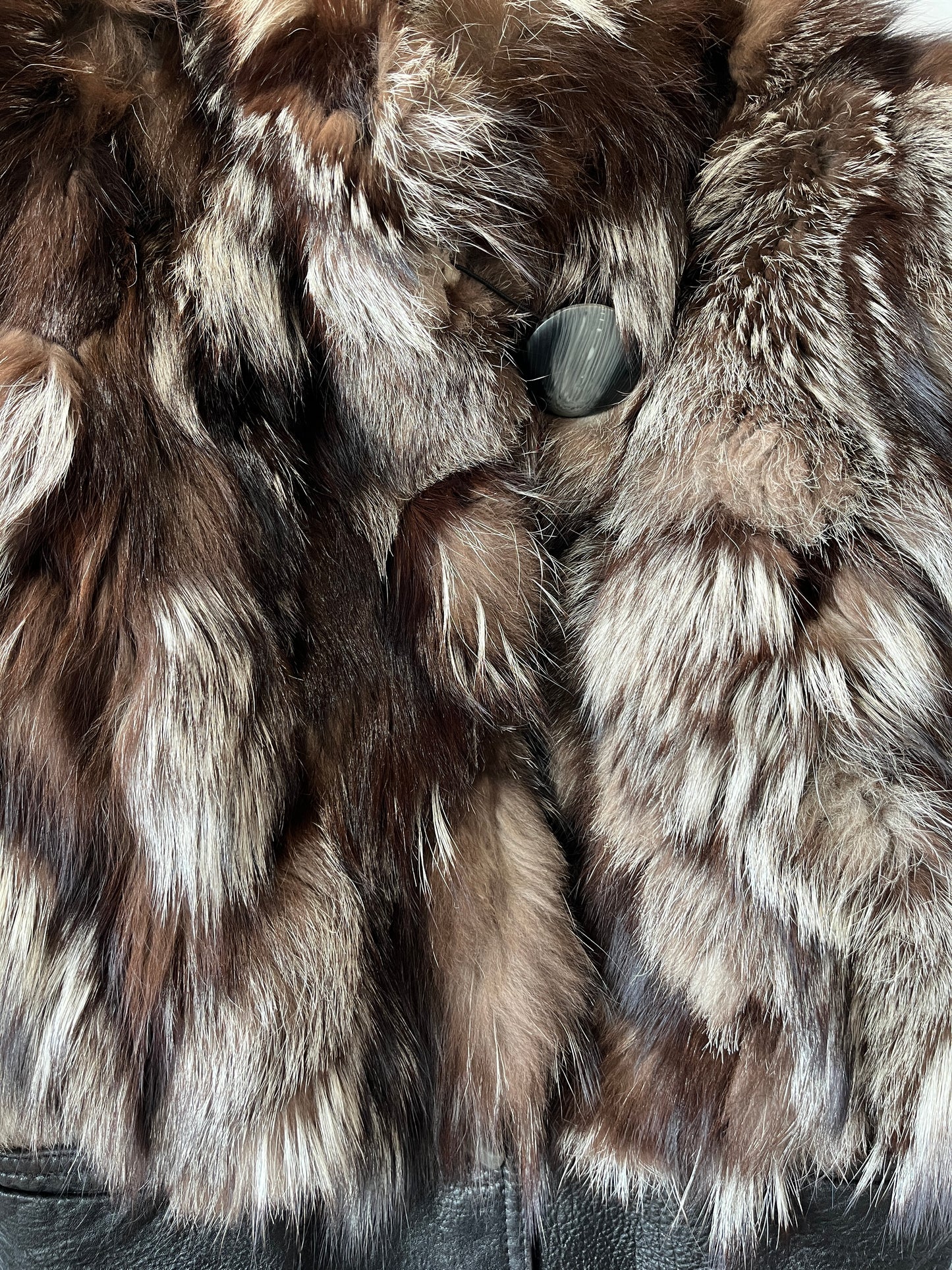 Veste en fourrure et cuir noir