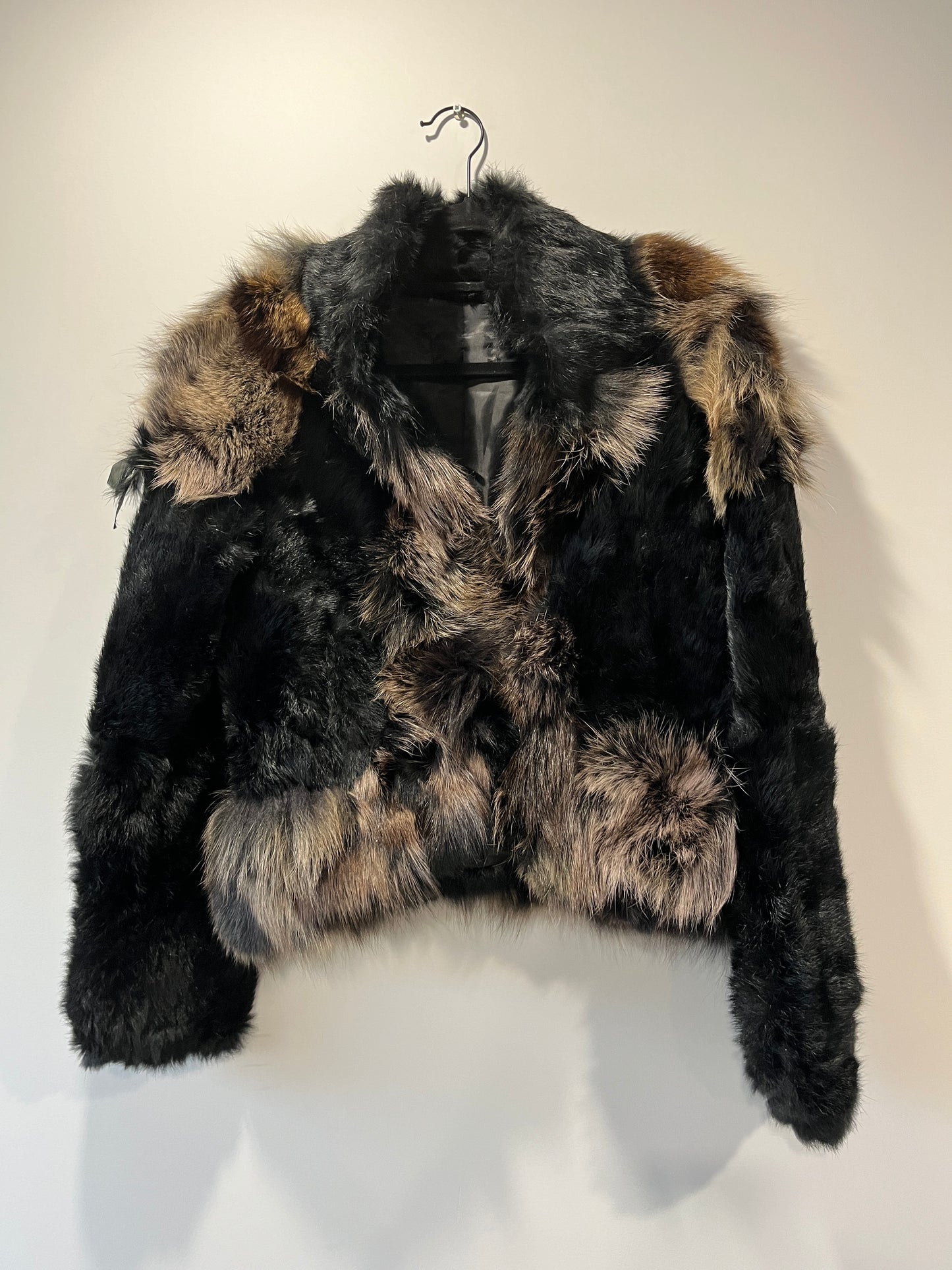 Manteau court en fourrure noir et marron