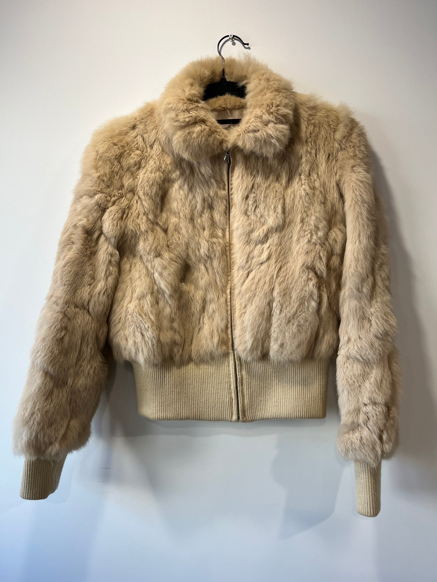 Veste courte en fourrure beige