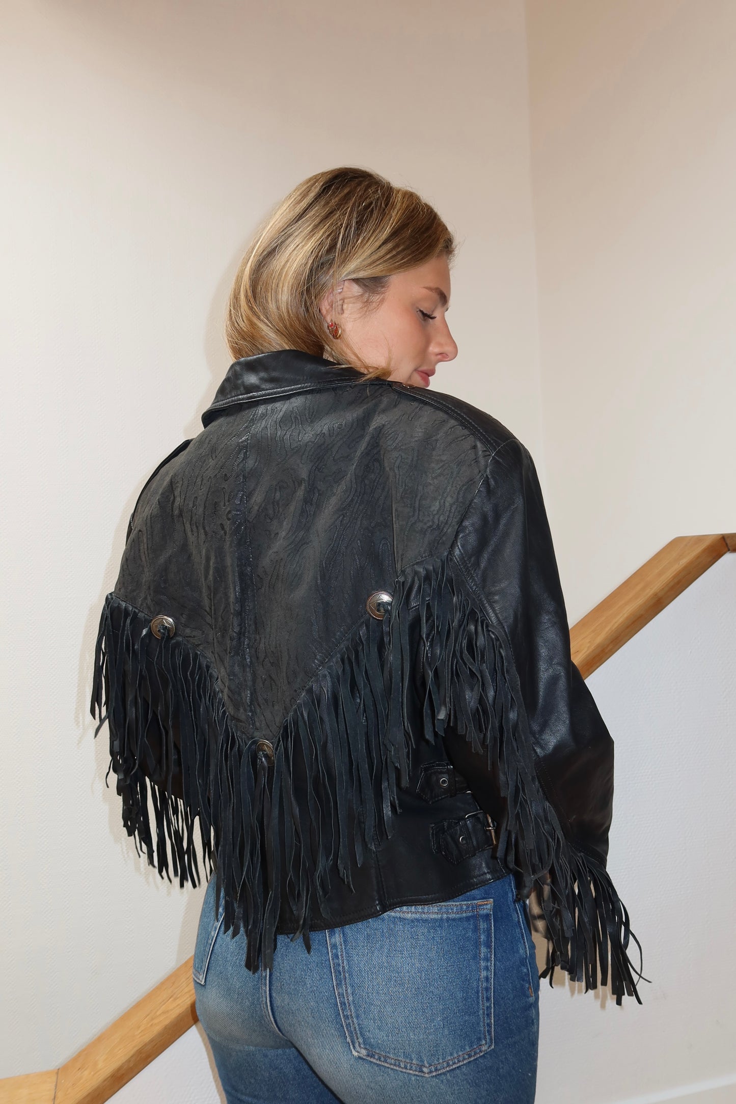 Veste en cuir noire à franges