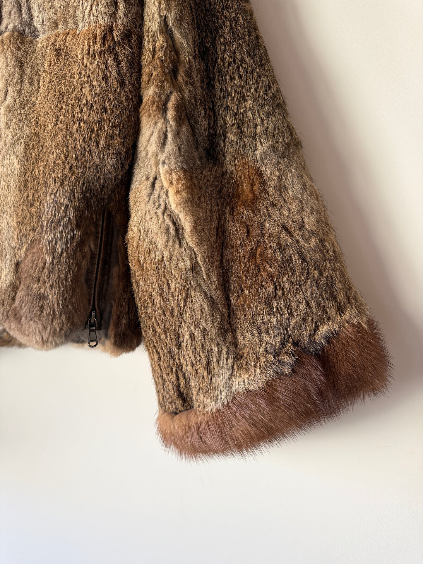 Veste courte en fourrure marron