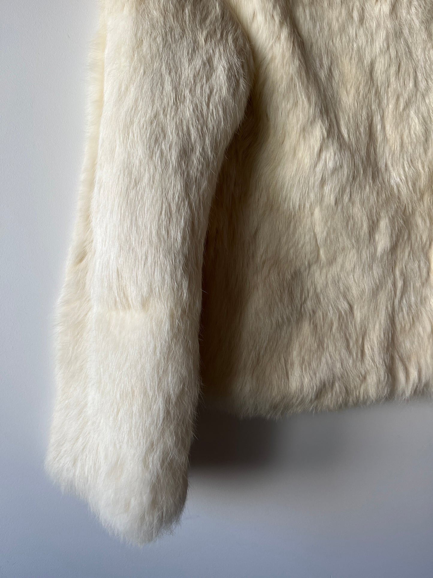 Veste en fourrure blancche