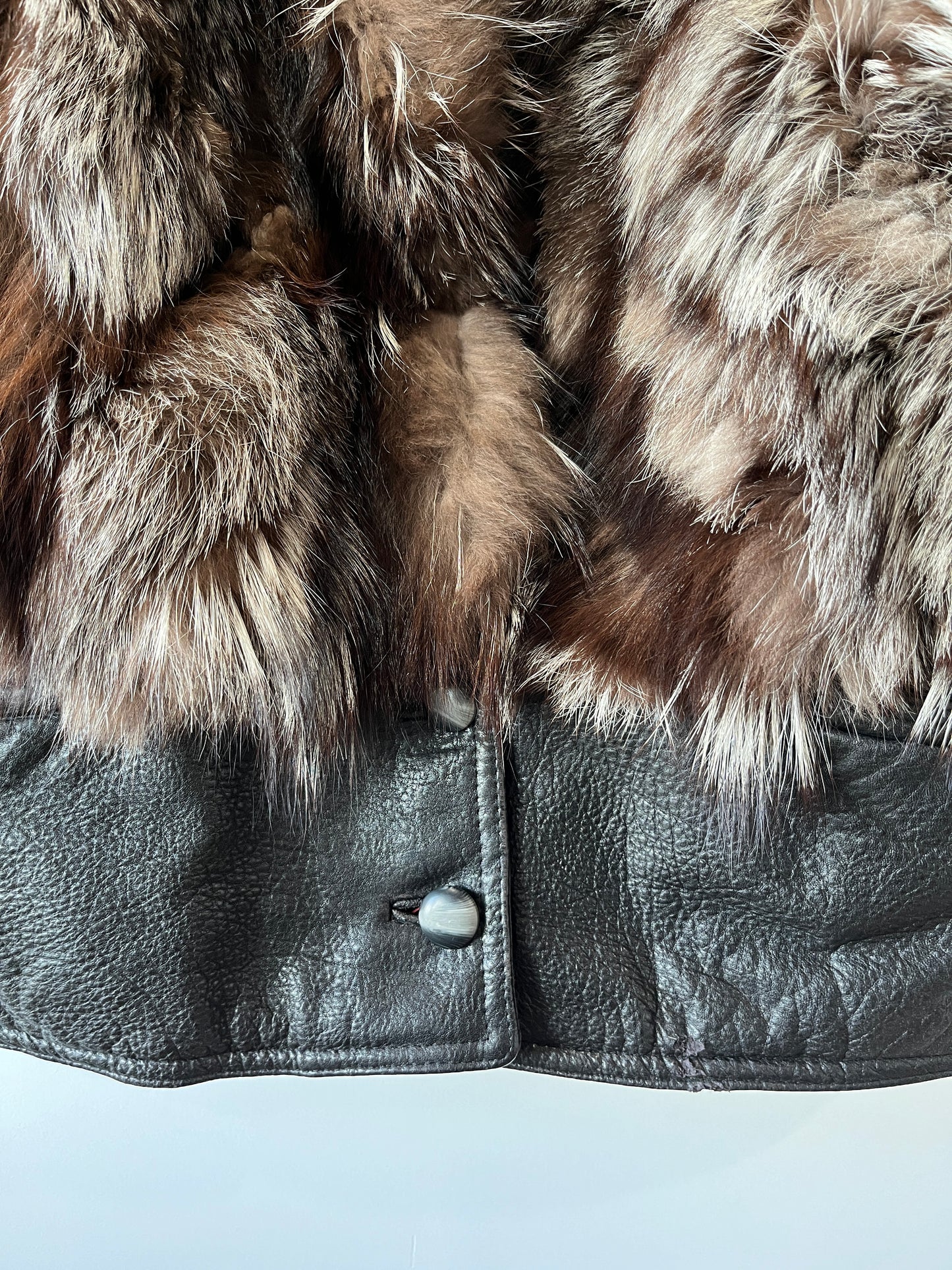 Veste en fourrure et cuir noir
