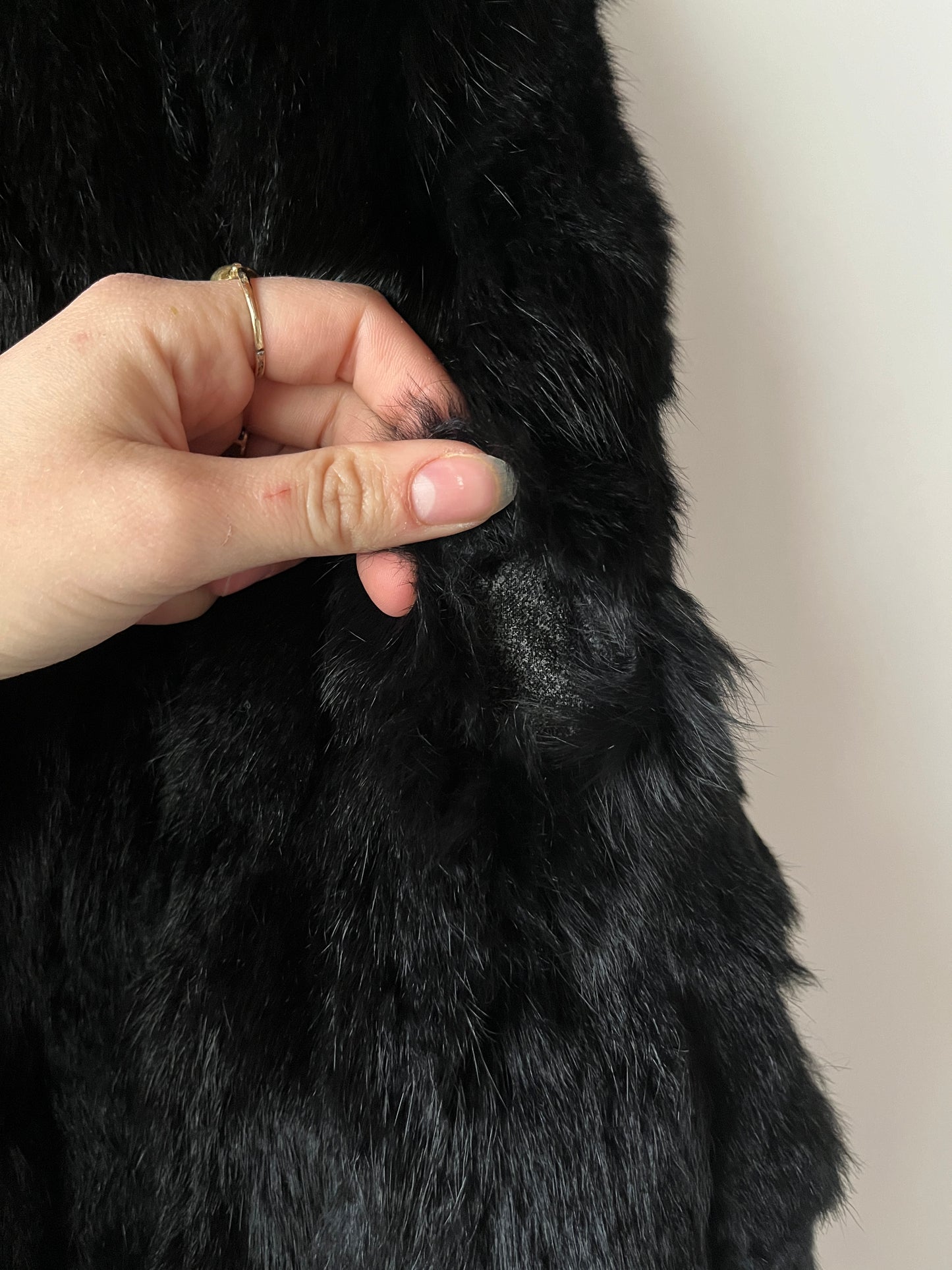 Veste courte en fourrure noire