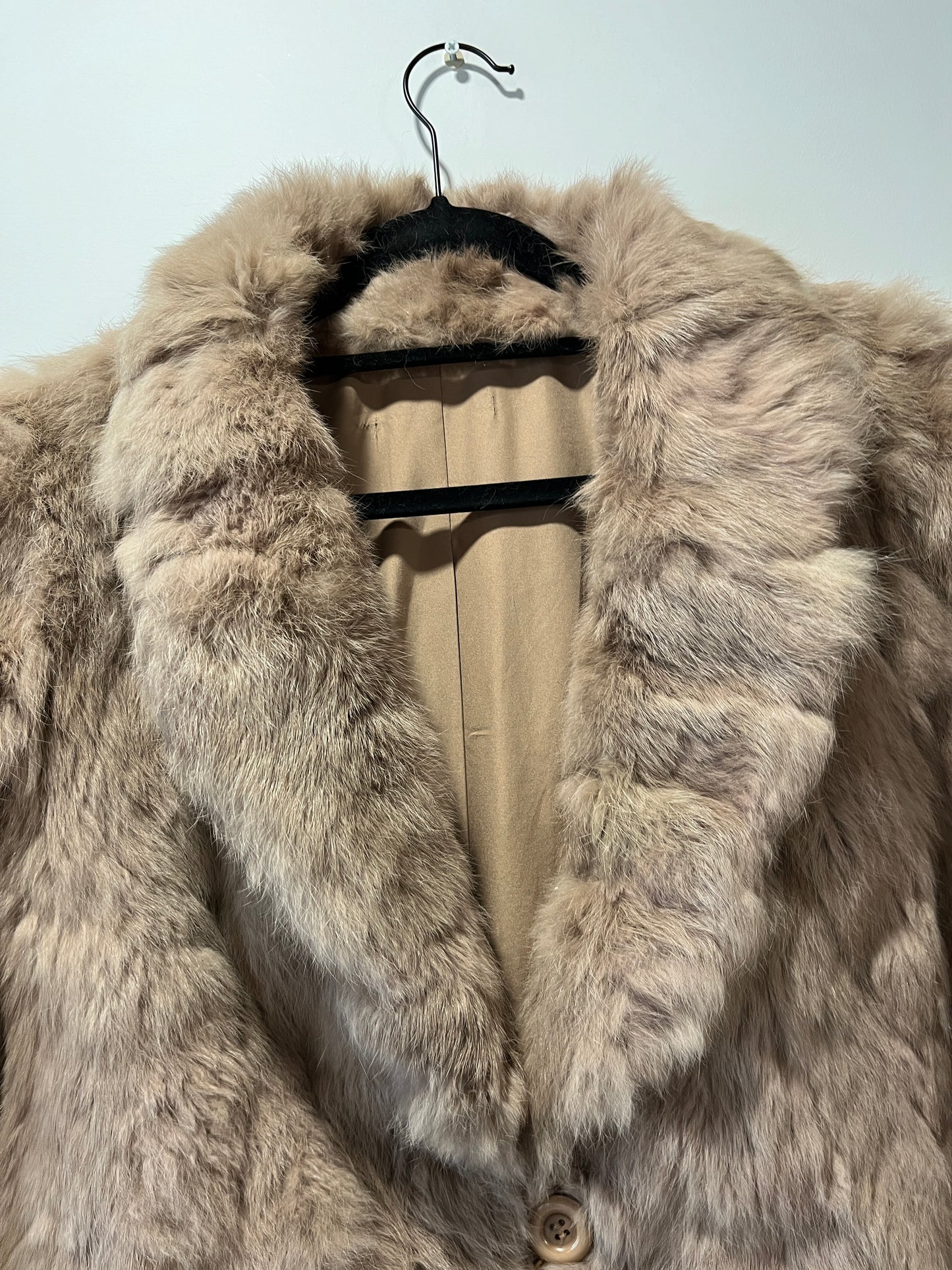 Veste courte en fourrure taupe
