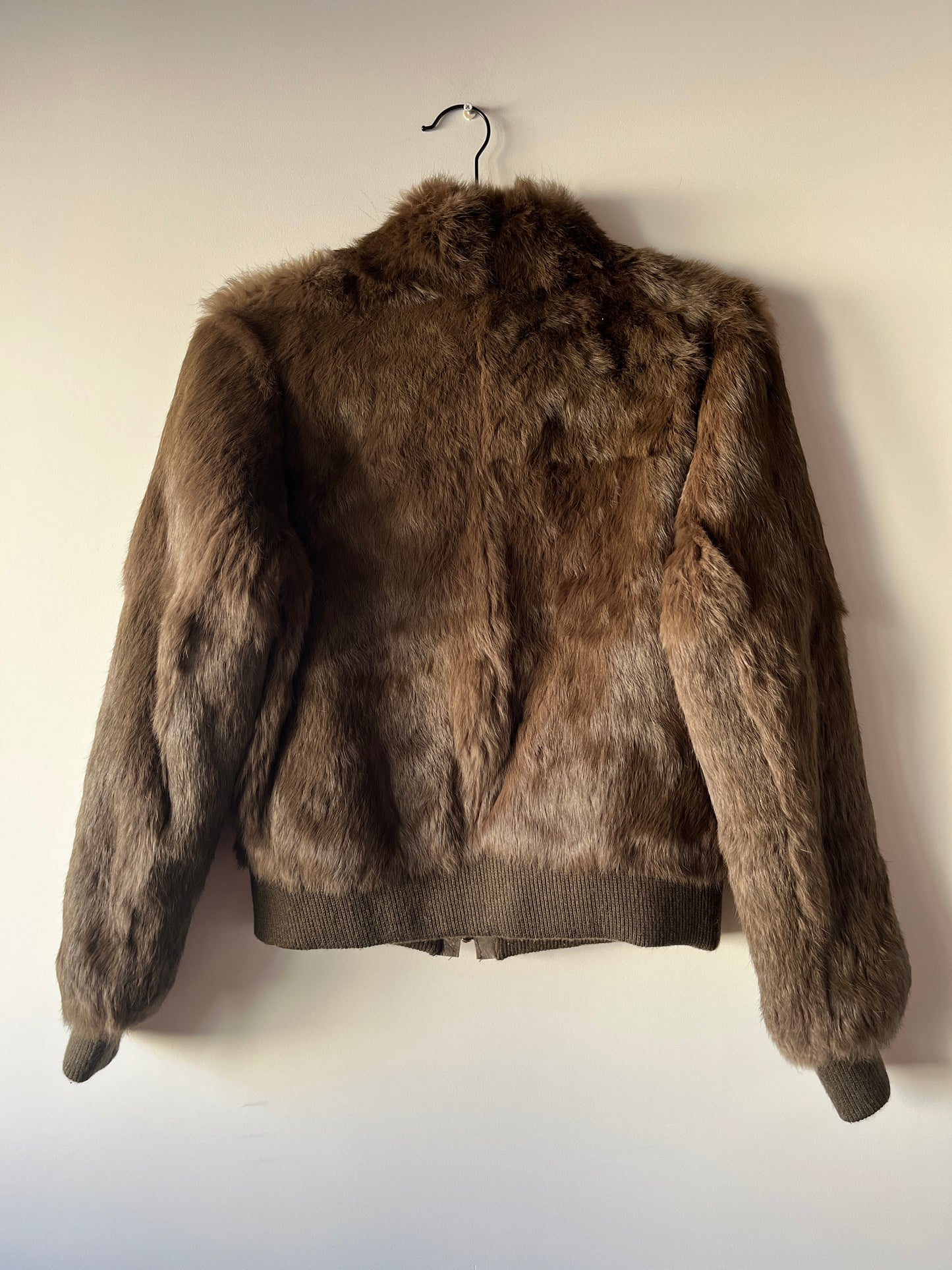 Veste courte en fourrure marron