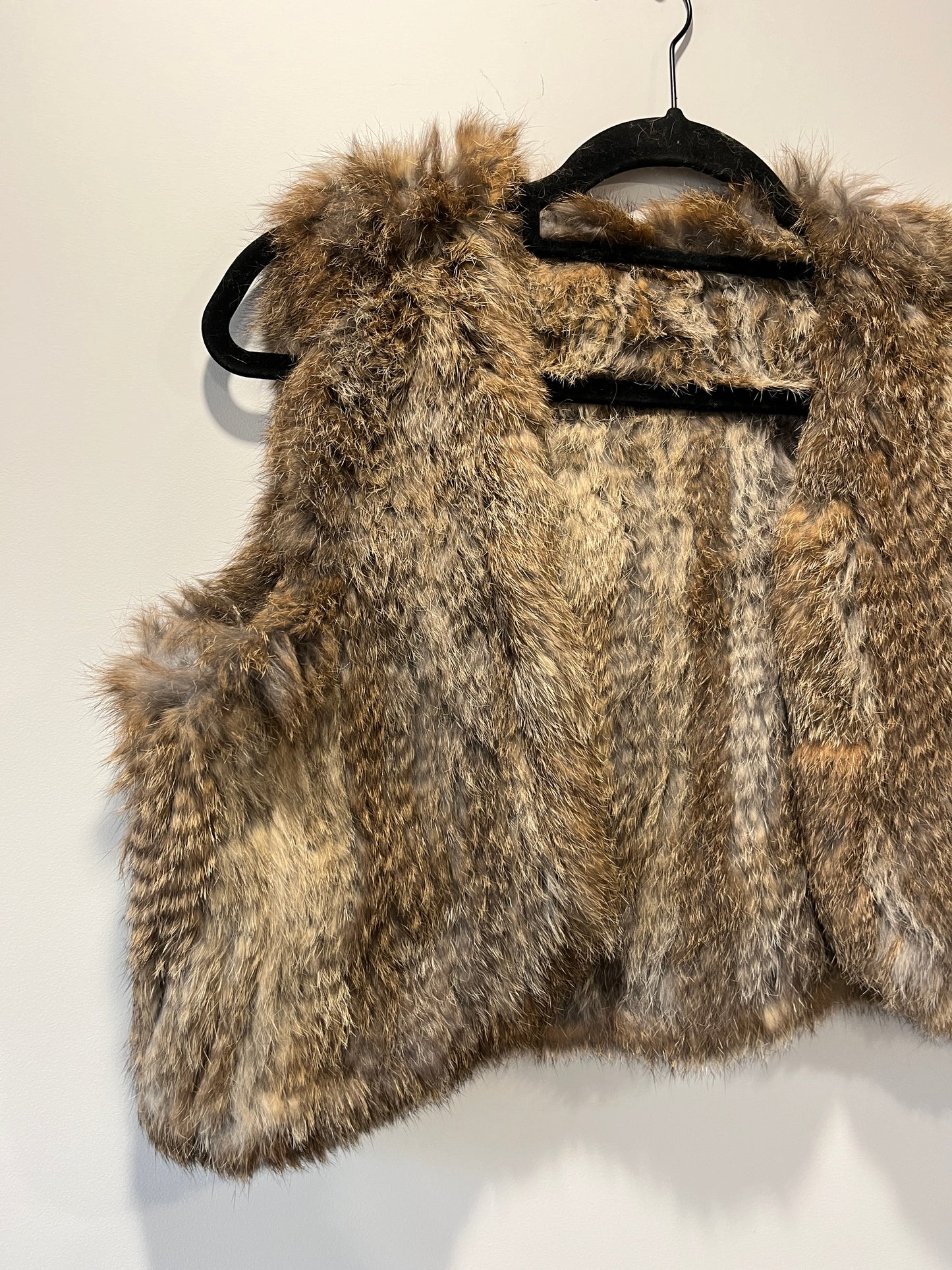 Gilet en fourrure tressée