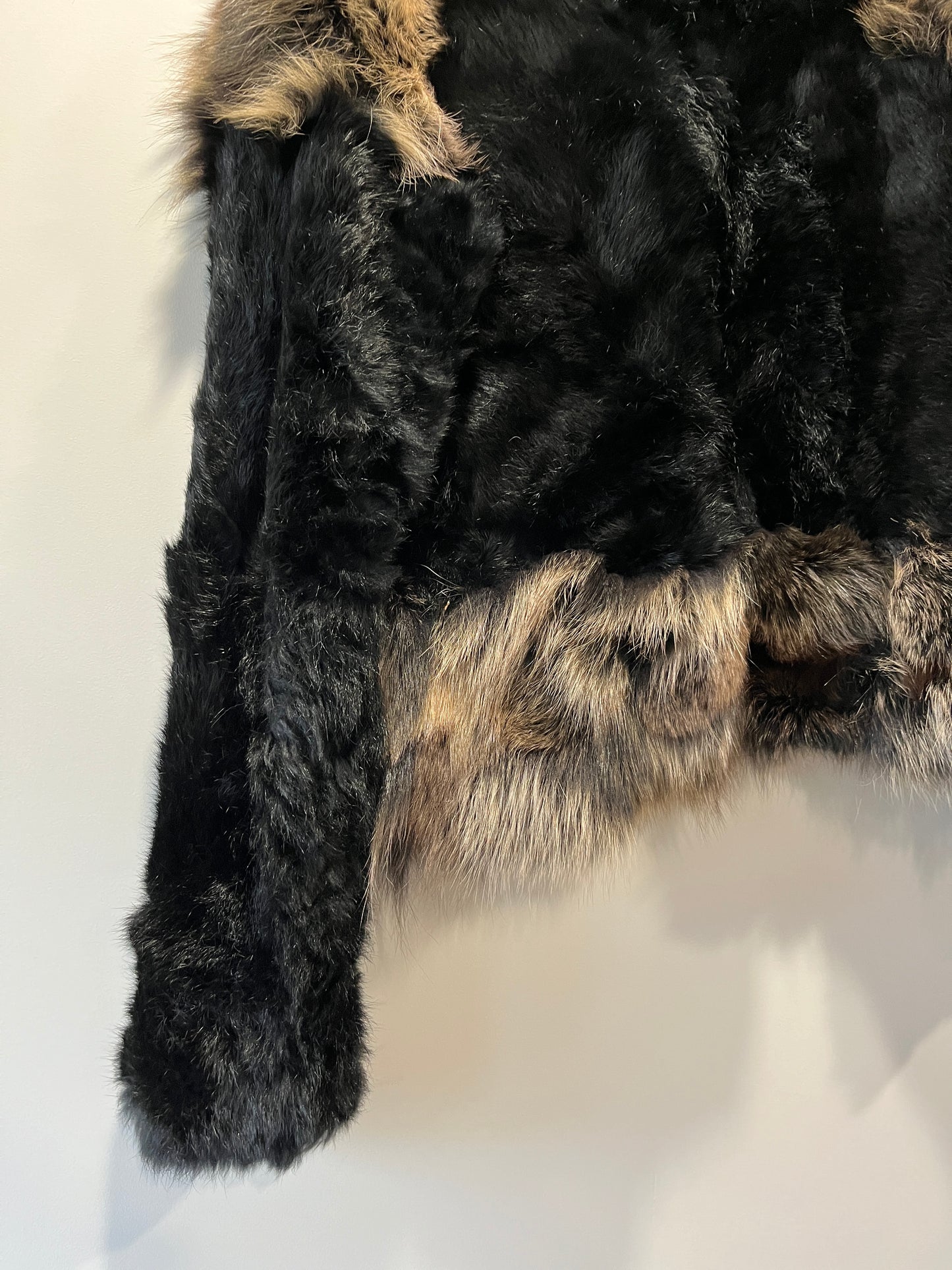 Manteau court en fourrure noir et marron