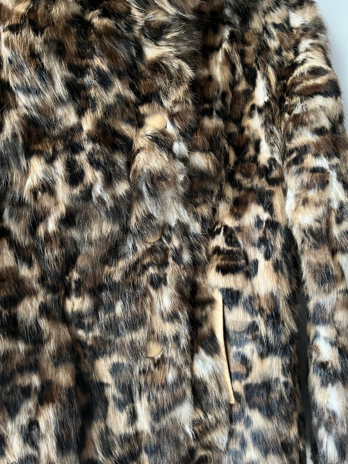 Manteau en fourrure imprimé léopard
