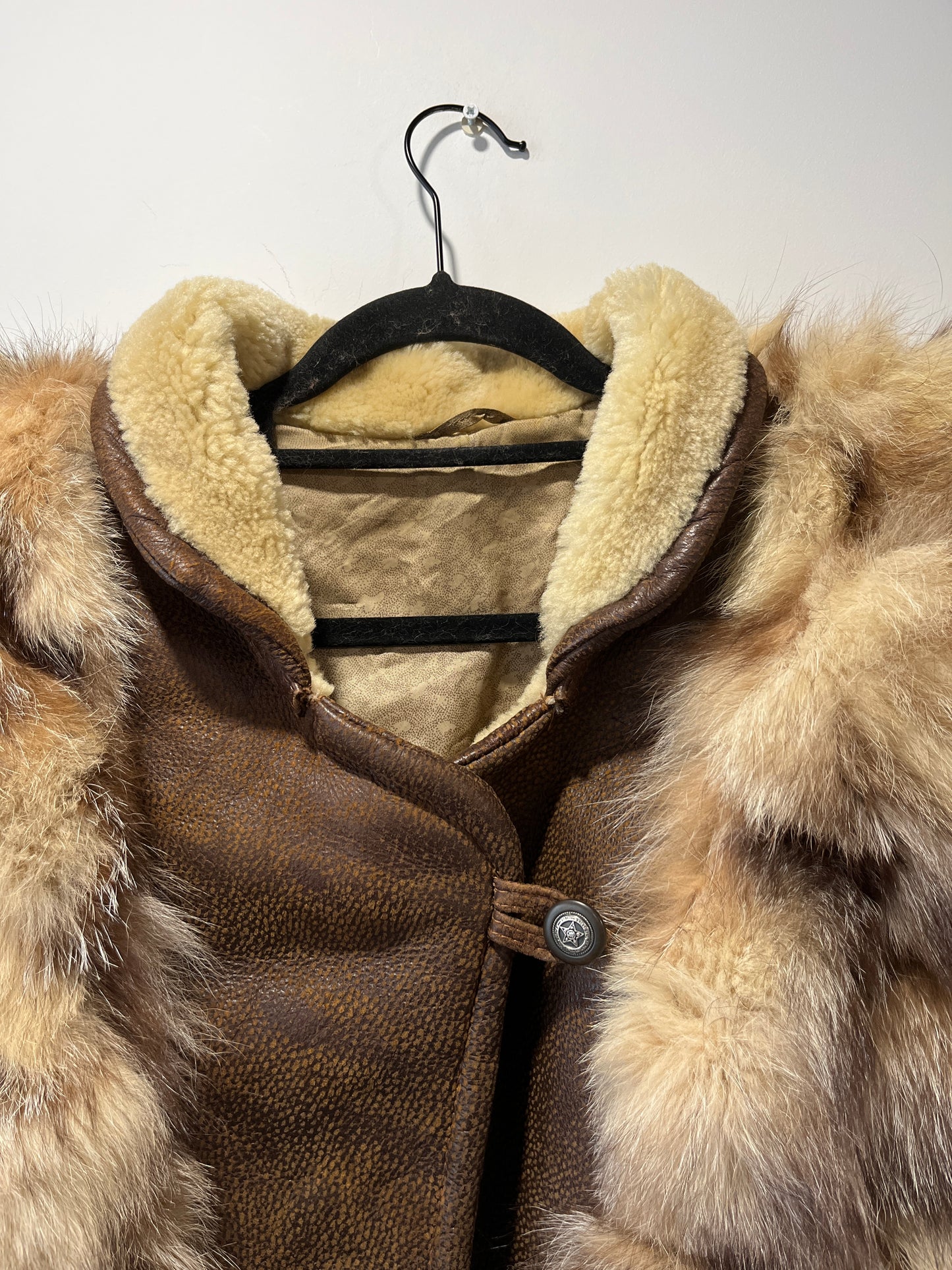 Veste en fourrure et cuir marron