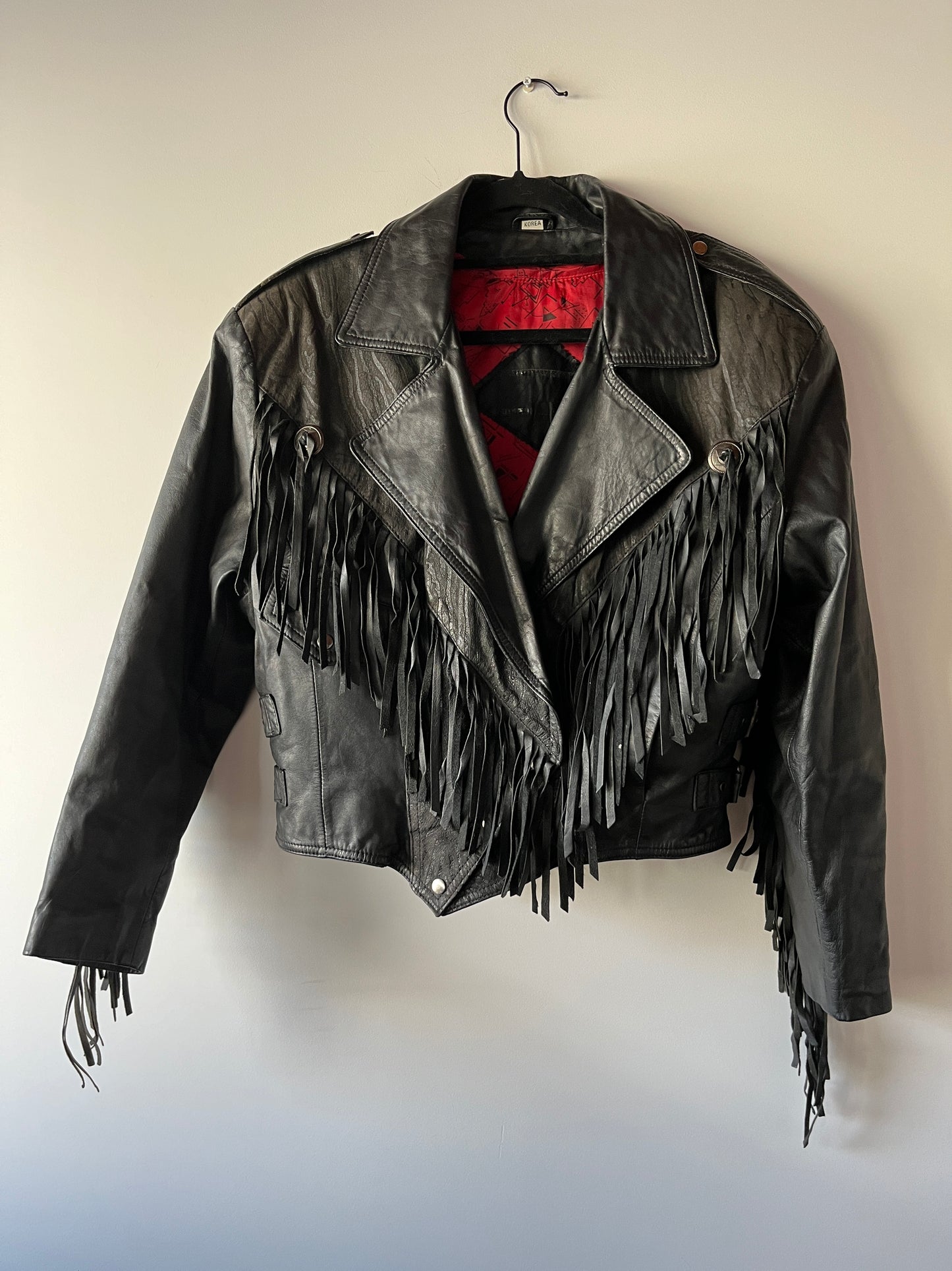 Veste en cuir noire à franges