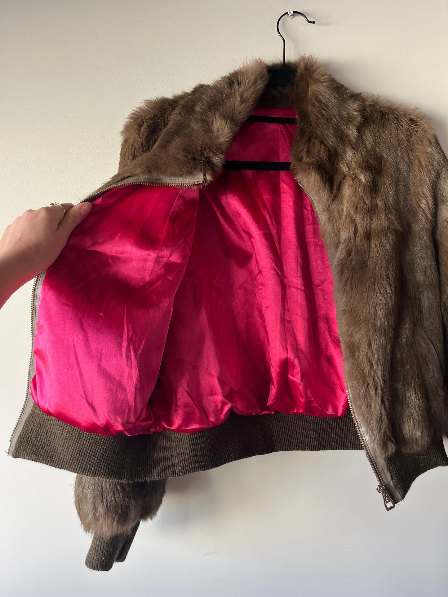 Veste courte en fourrure marron
