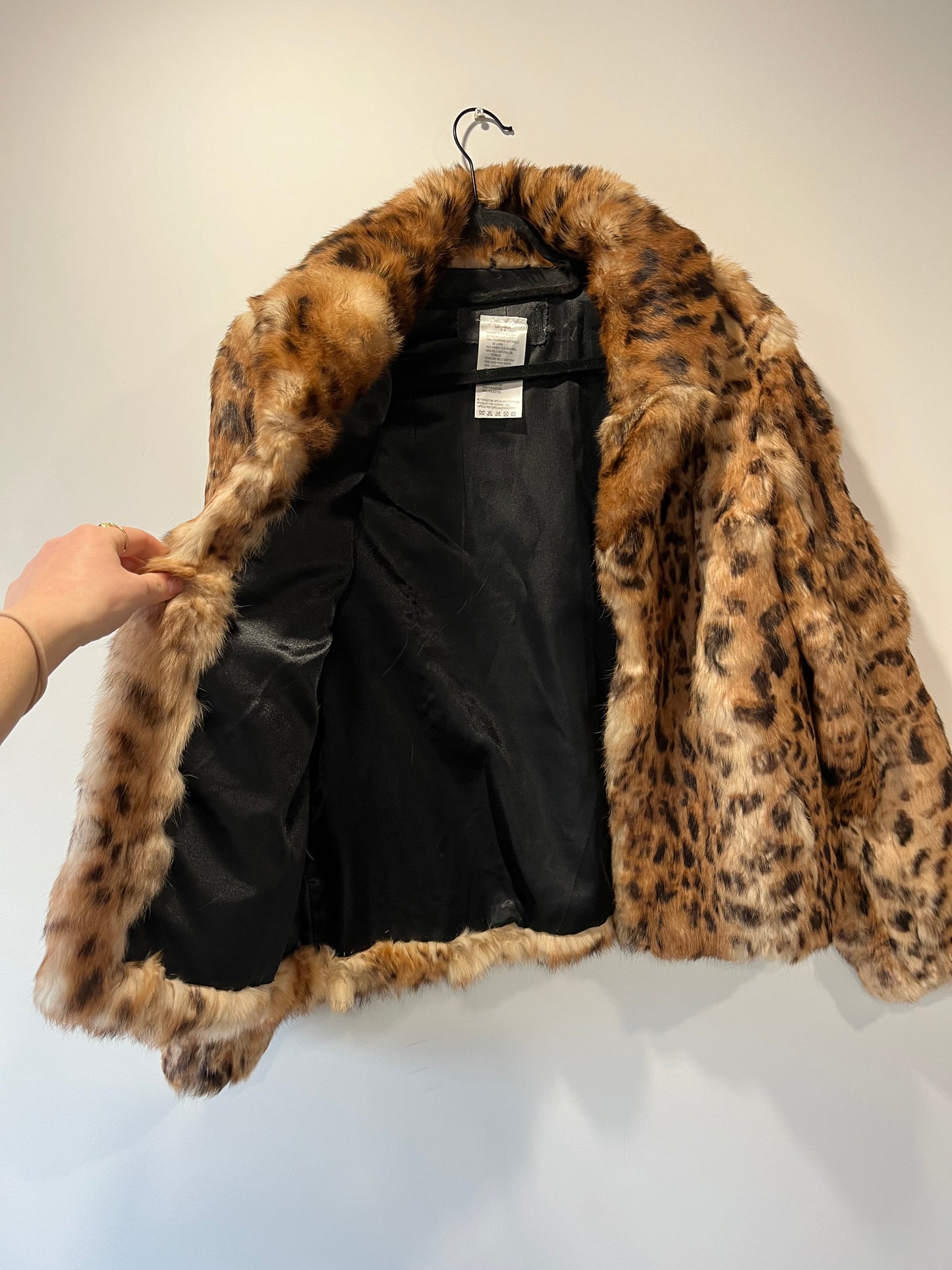 Veste en fourrure imprimée léopard