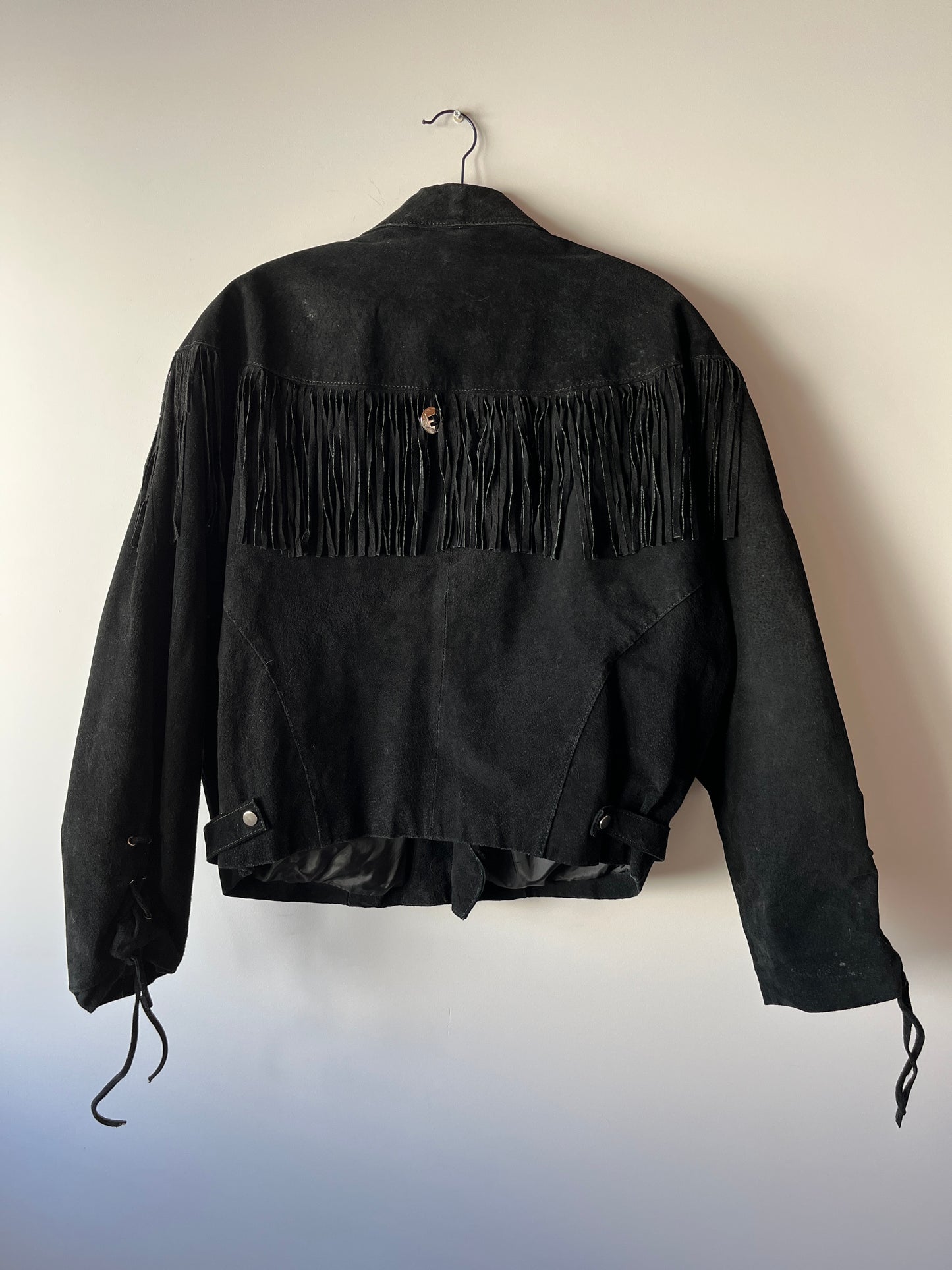 Veste en cuir noire à franges