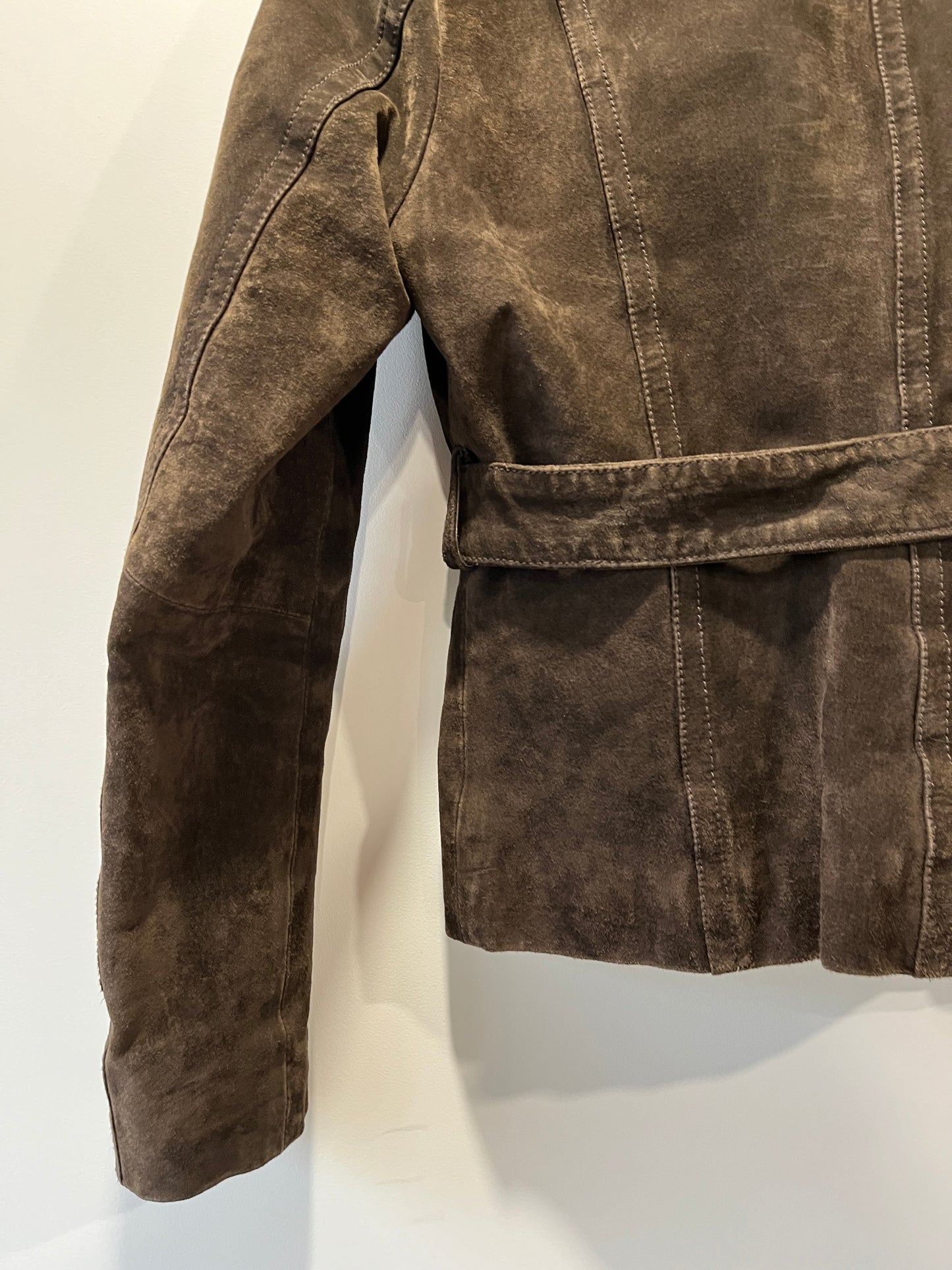 Veste en cuir marron et col en fourrure