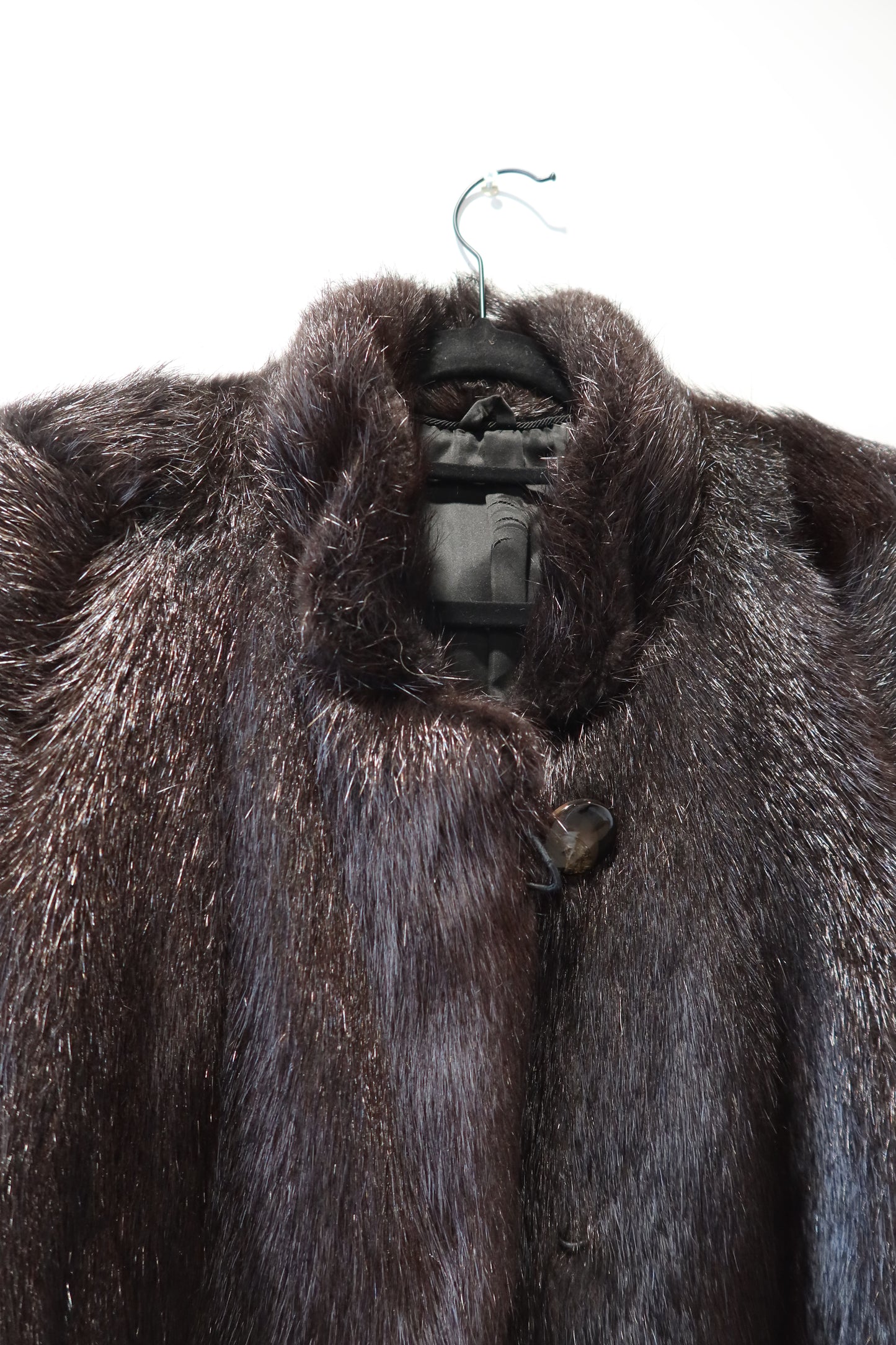 Manteau en fourrure marron foncé