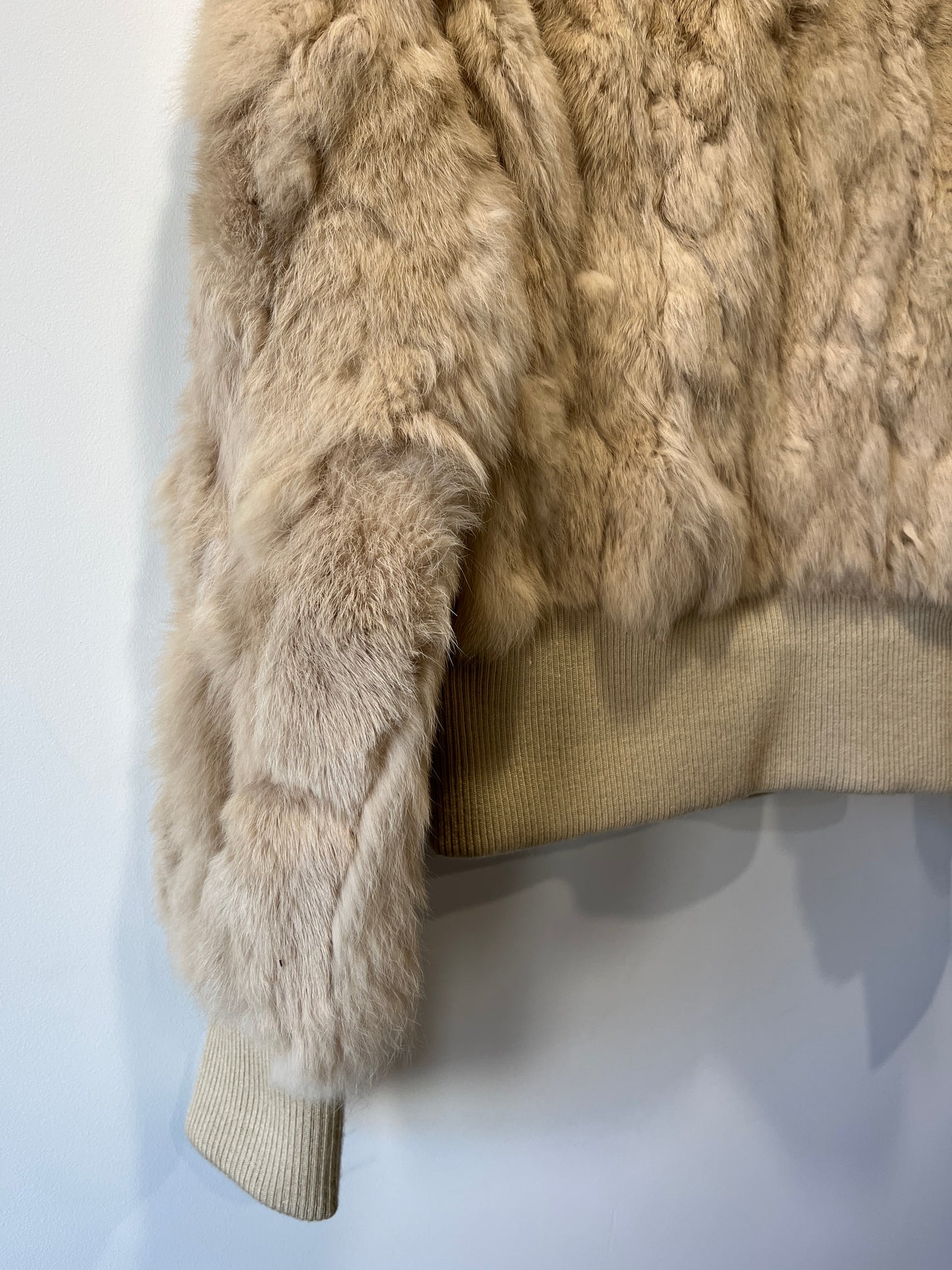 Veste courte en fourrure beige