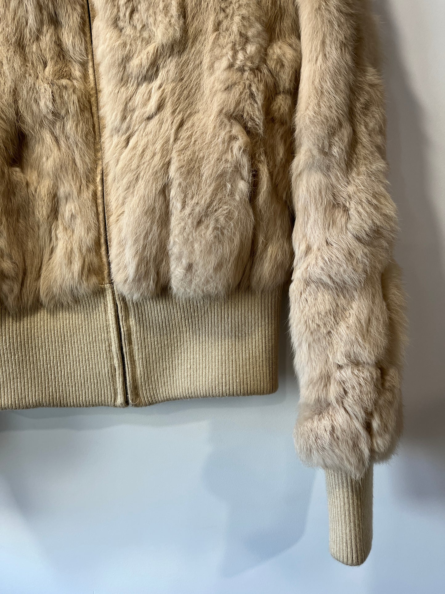 Veste courte en fourrure beige