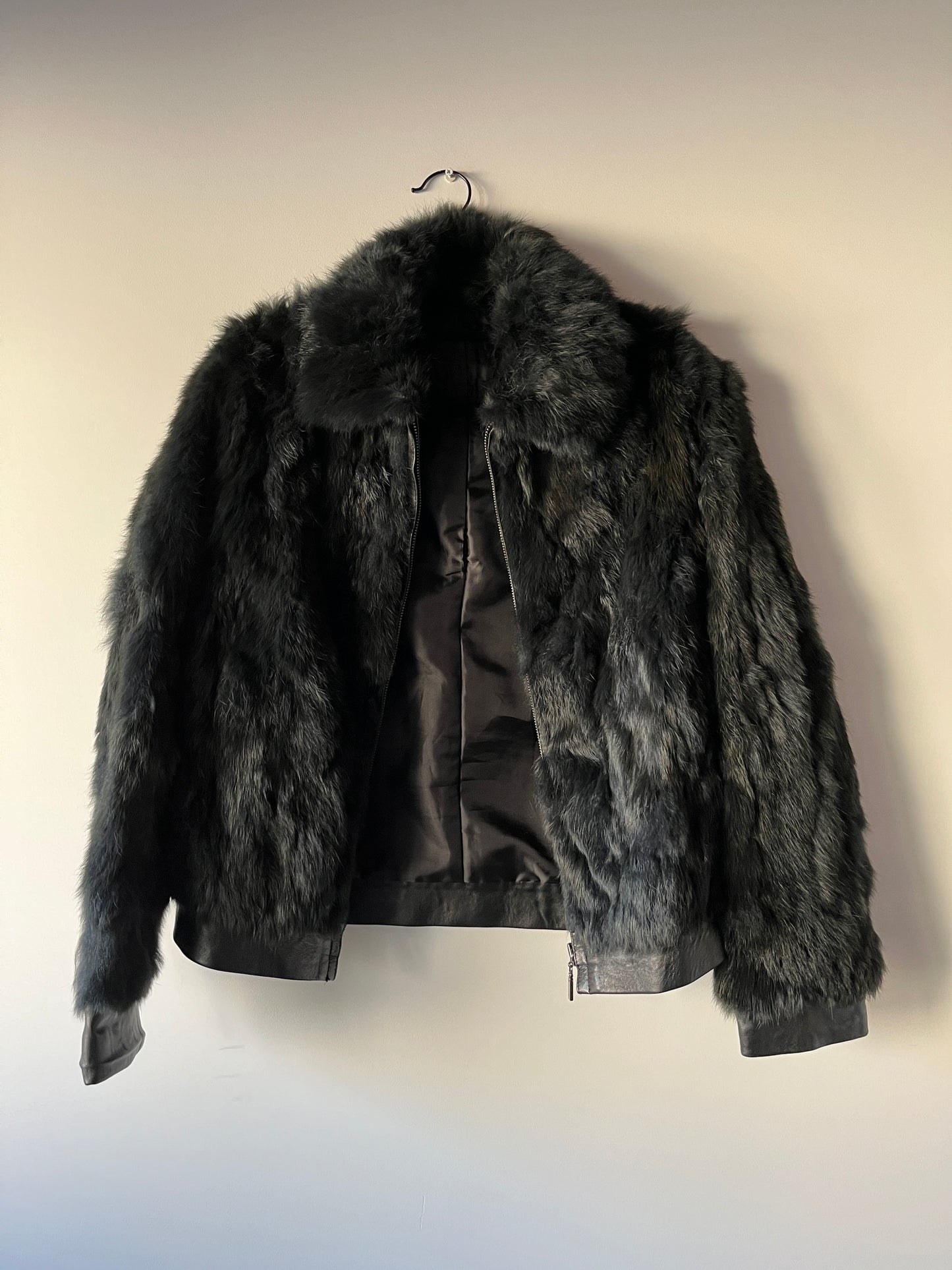 Veste courte en fourrure bleue nuit