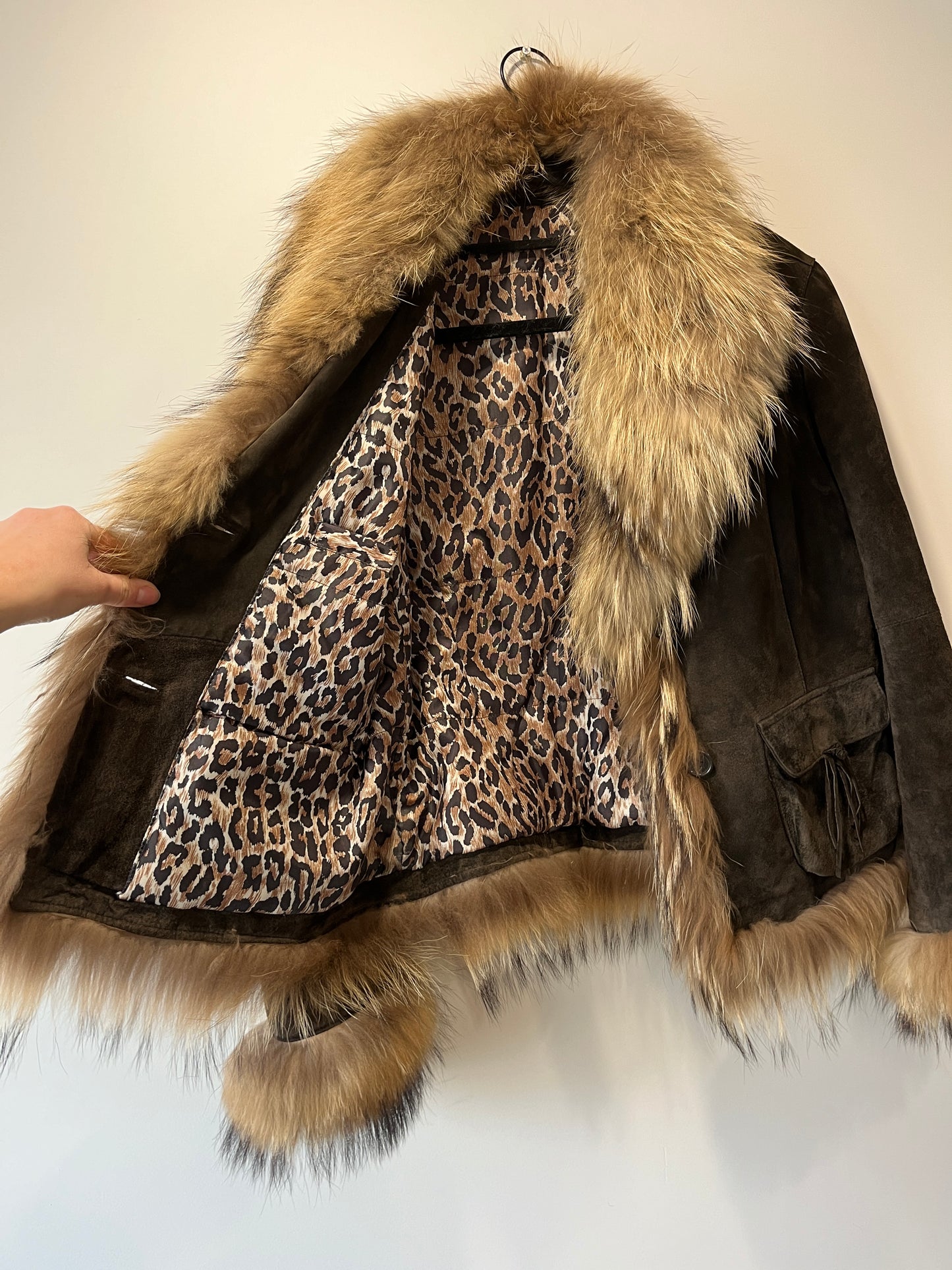 Veste en cuir avec bordures en fourrure