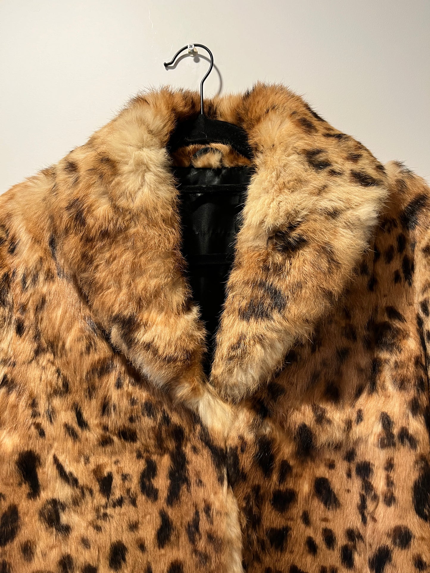 Veste en fourrure imprimée léopard