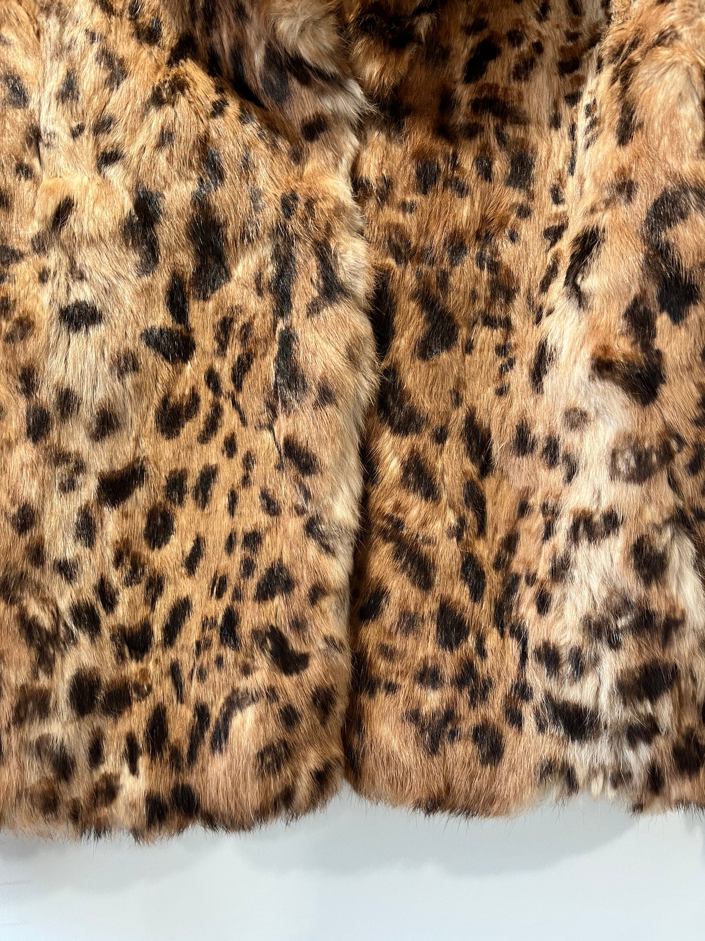 Veste en fourrure imprimée léopard