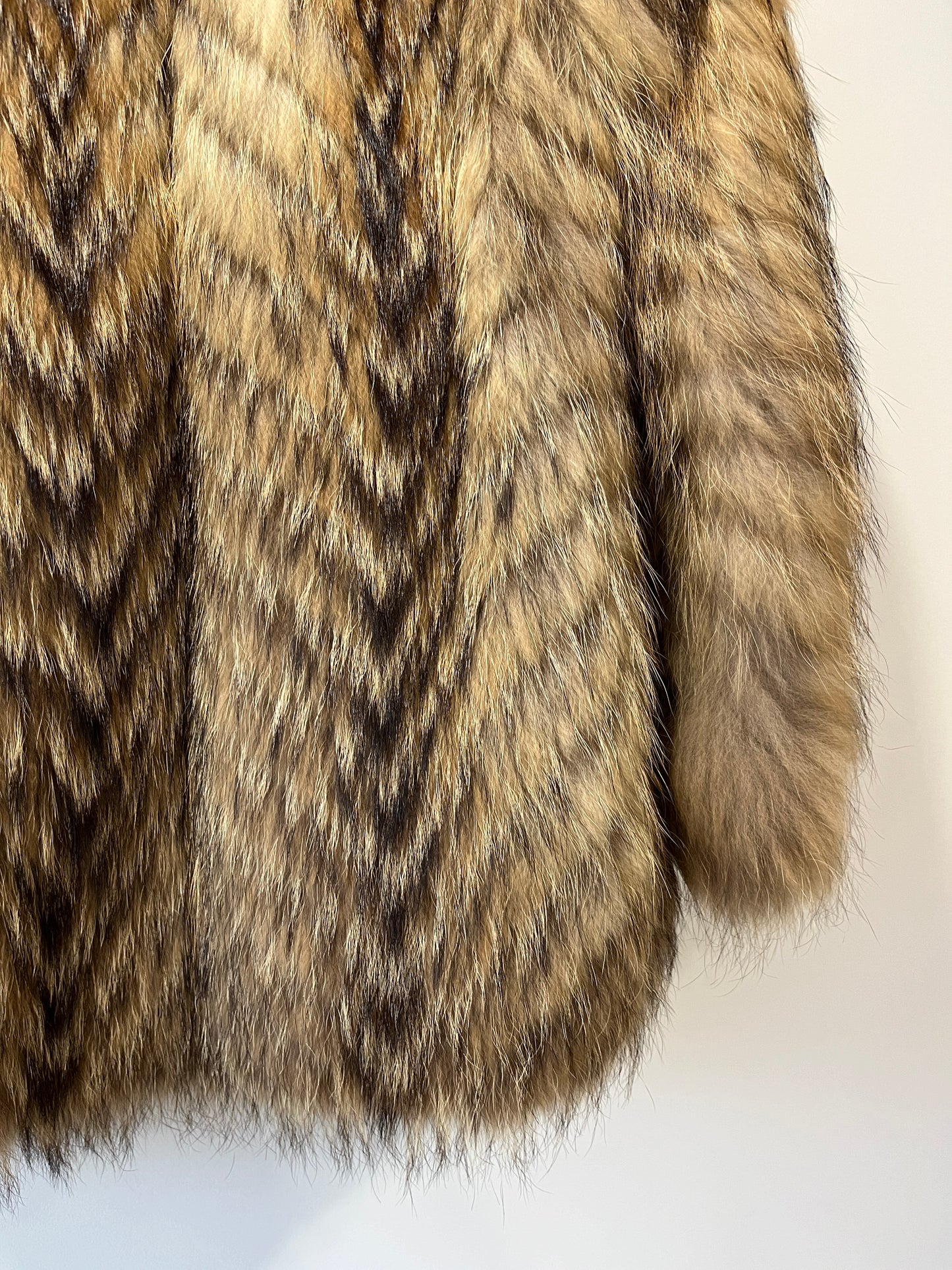 Manteau en fourrure fauve volumineuse