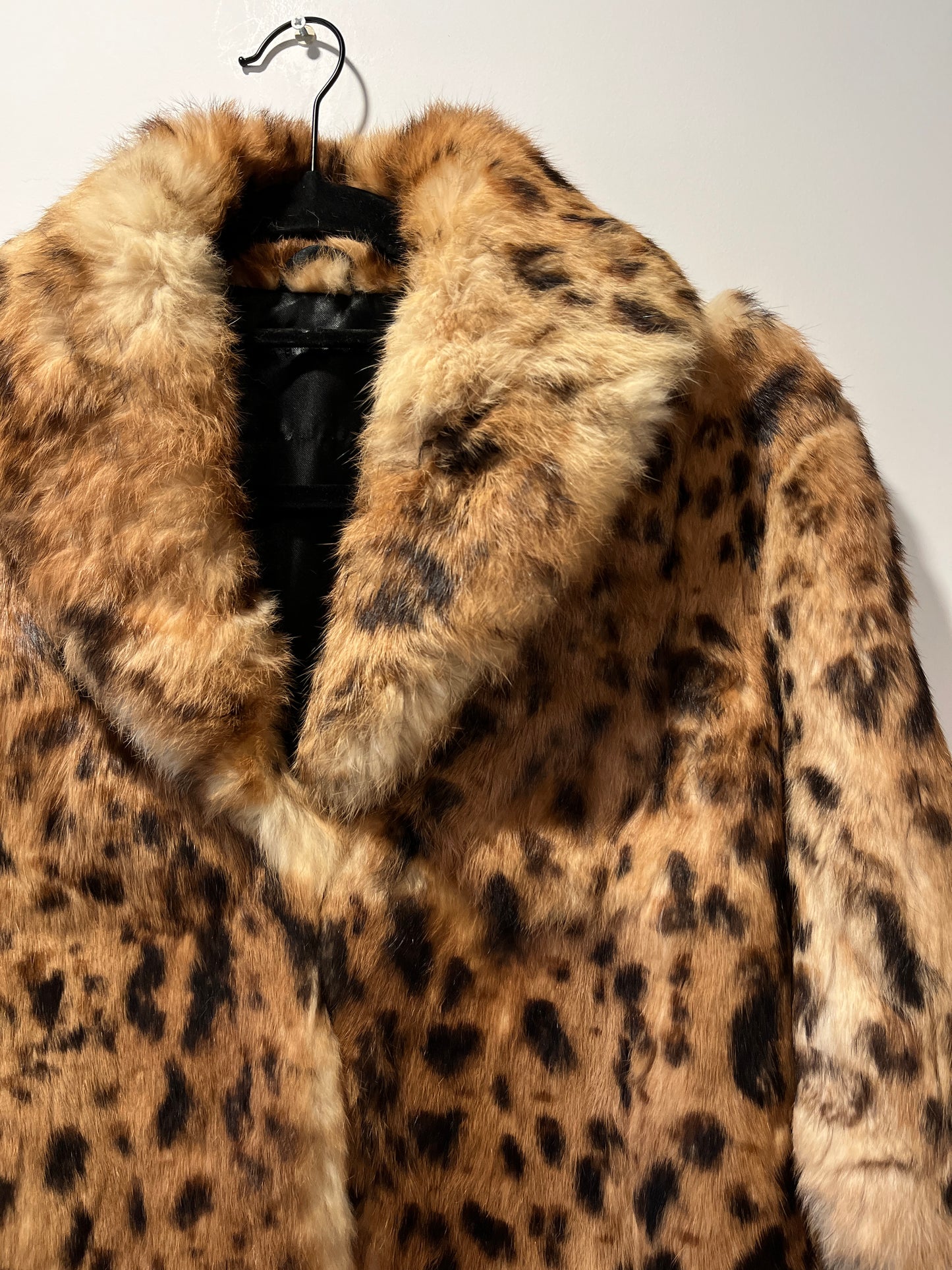 Veste en fourrure imprimée léopard