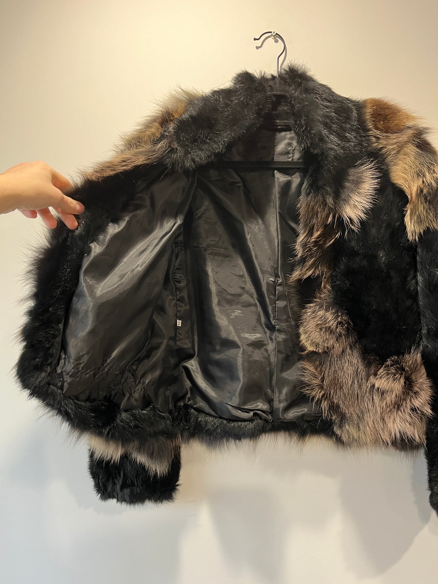 Manteau court en fourrure noir et marron