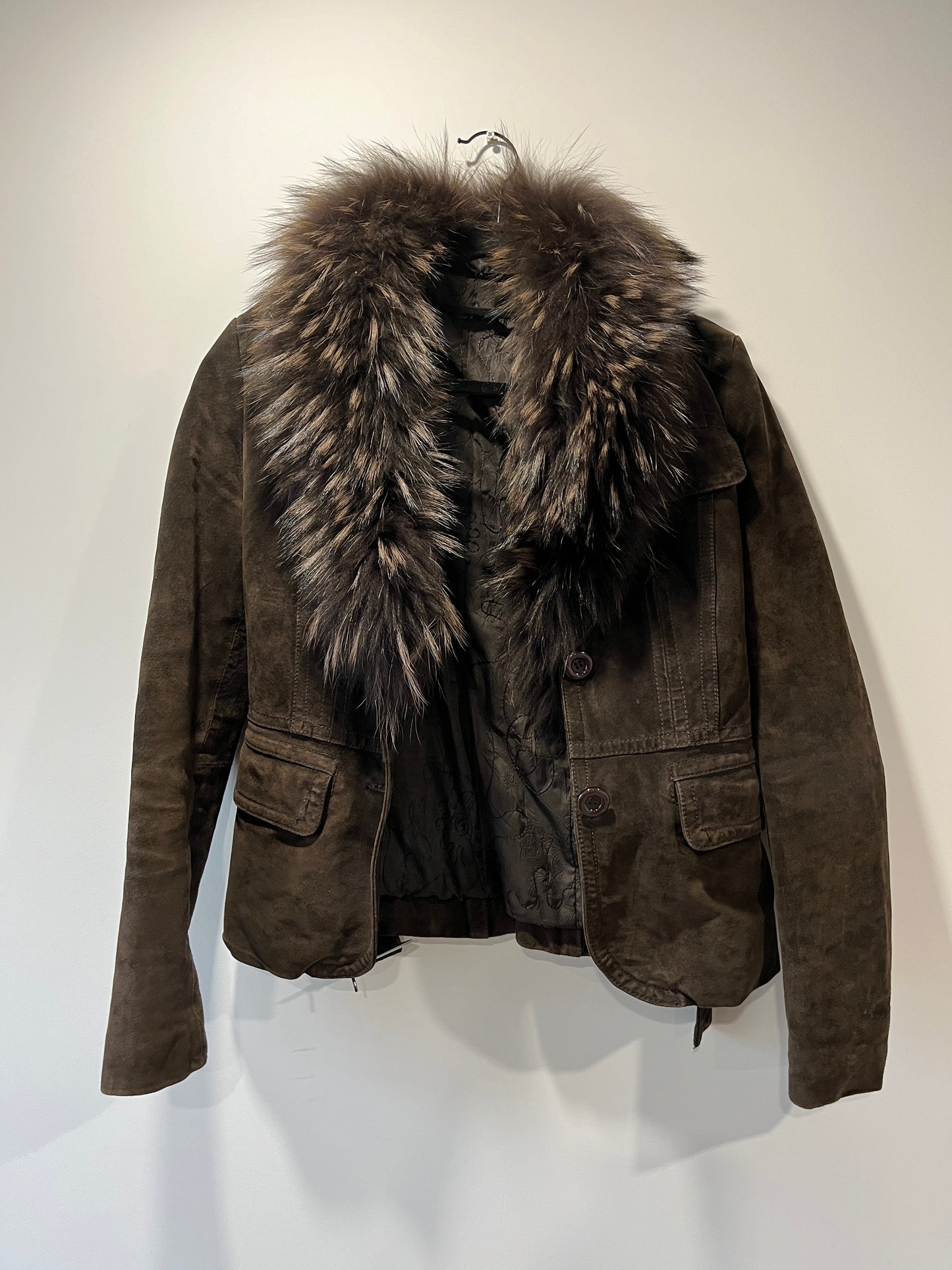 Veste en cuir marron et col en fourrure