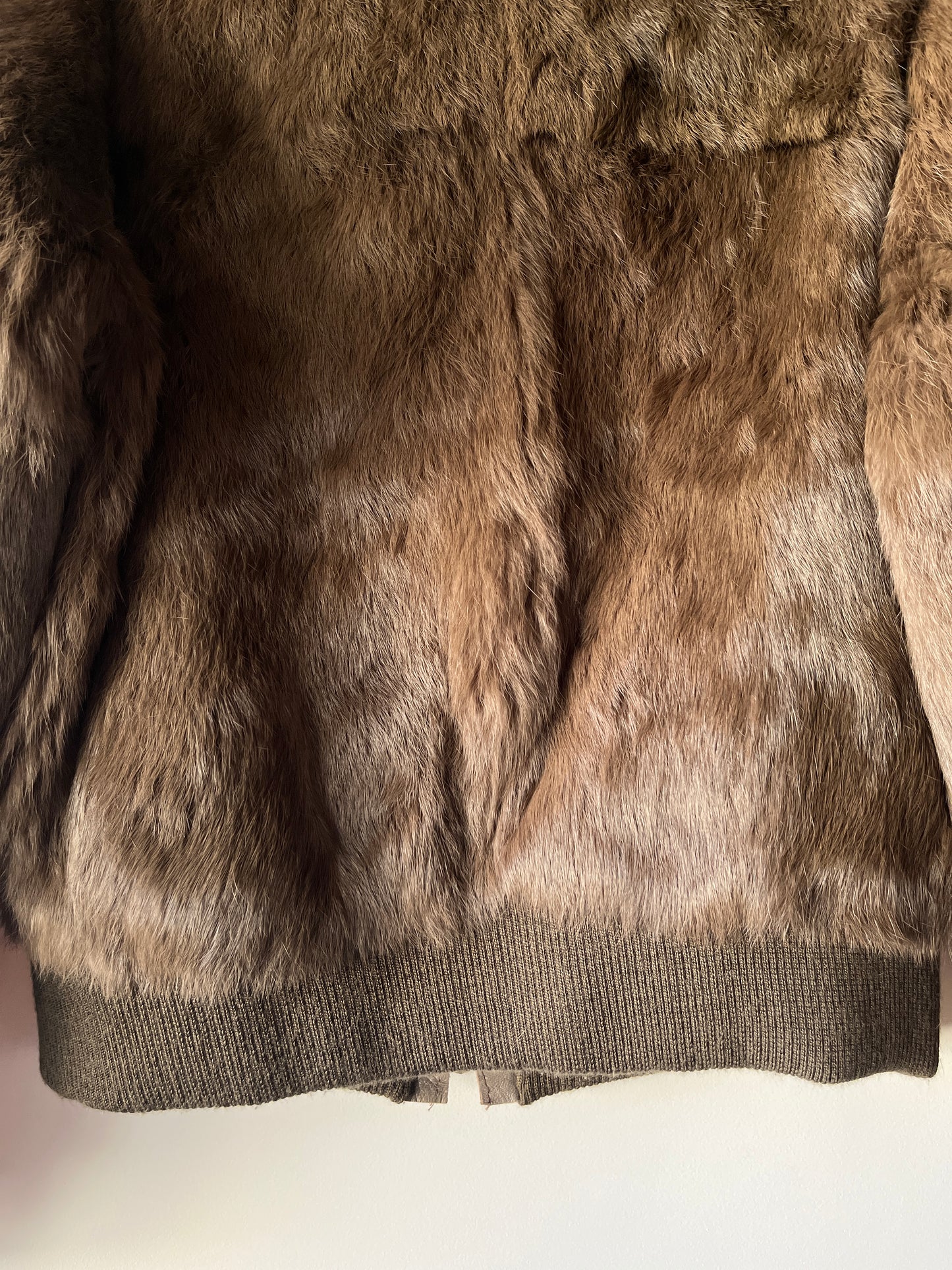 Veste courte en fourrure marron