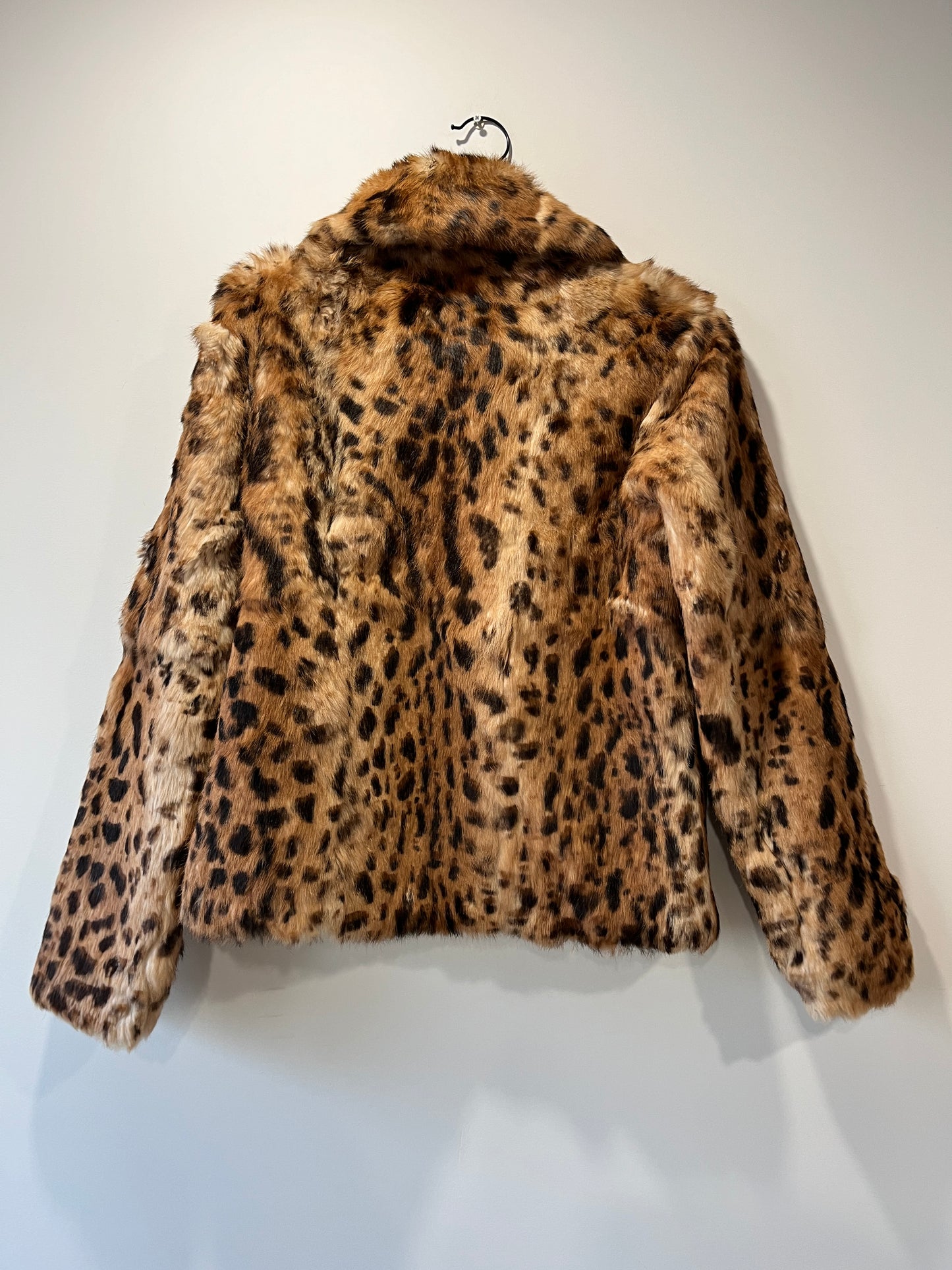 Veste en fourrure imprimée léopard