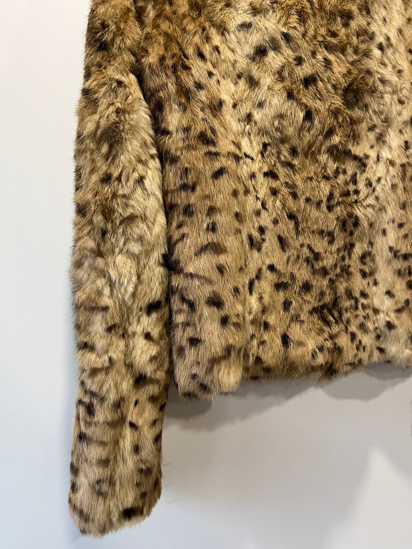 Veste en fourrure imprimée léopard