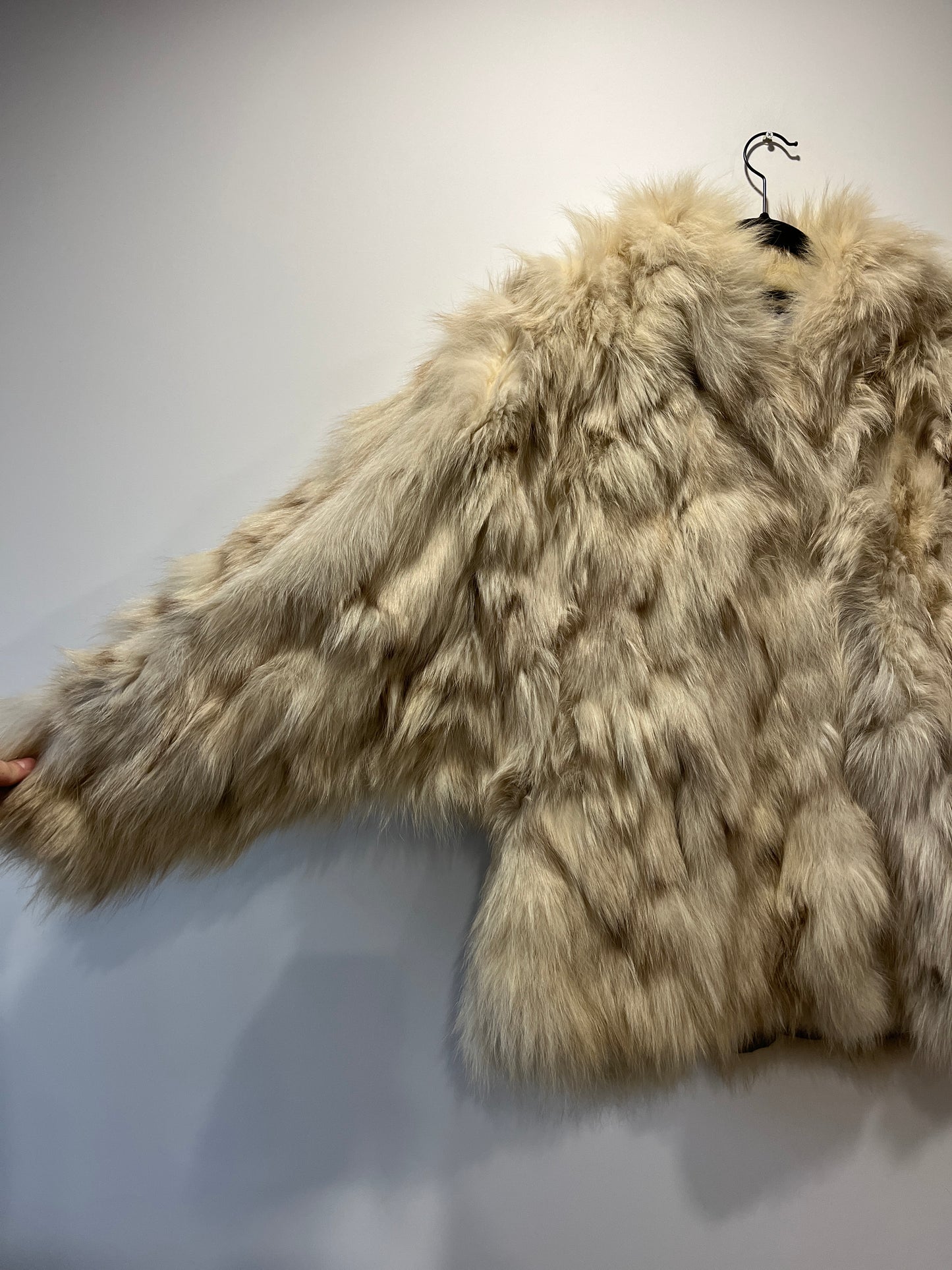 Manteau en fourrure blanc manches chauve-souris
